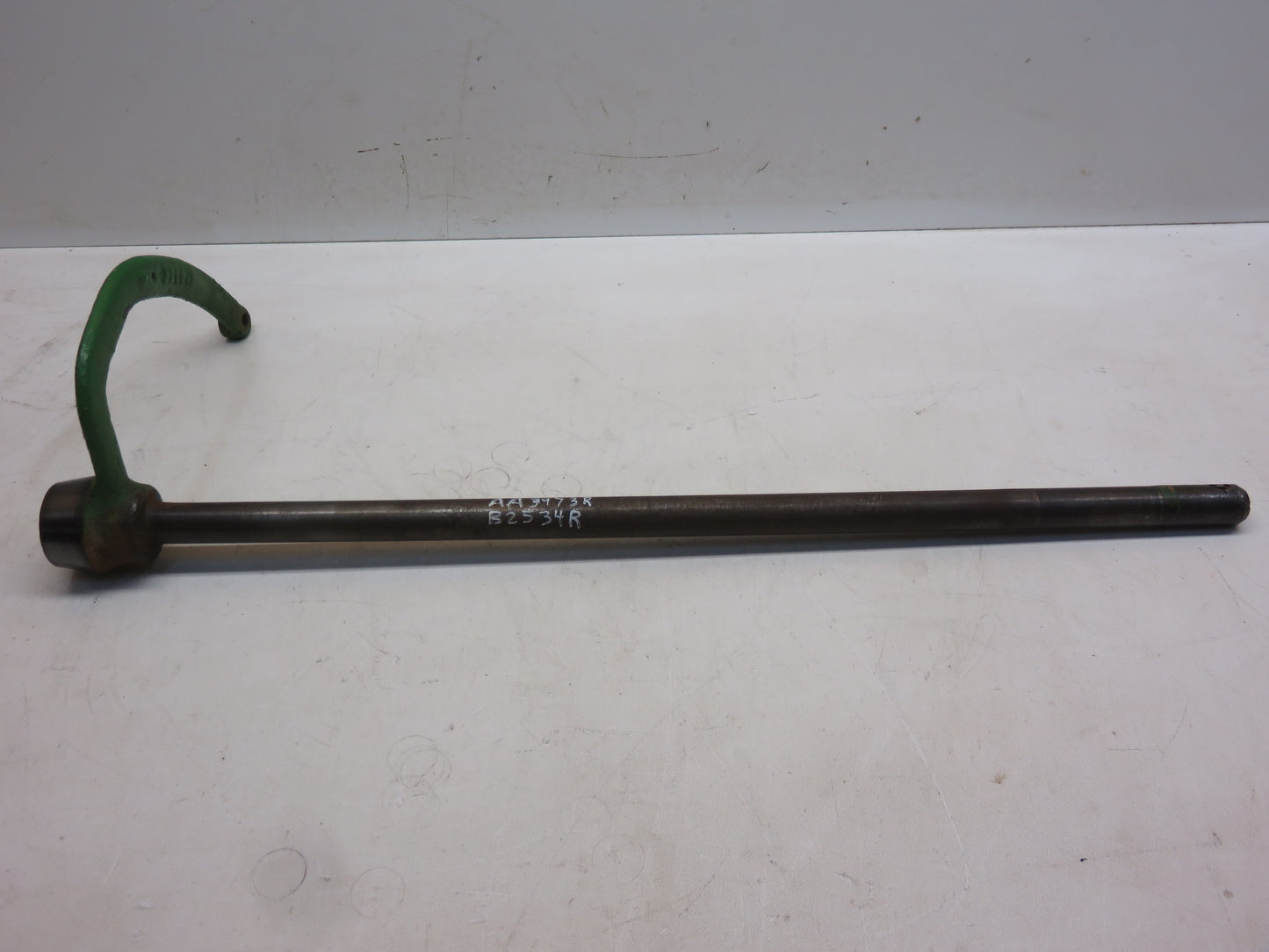AA3973R, B2534R John Deere Throttle Control Arm With Shaft For A