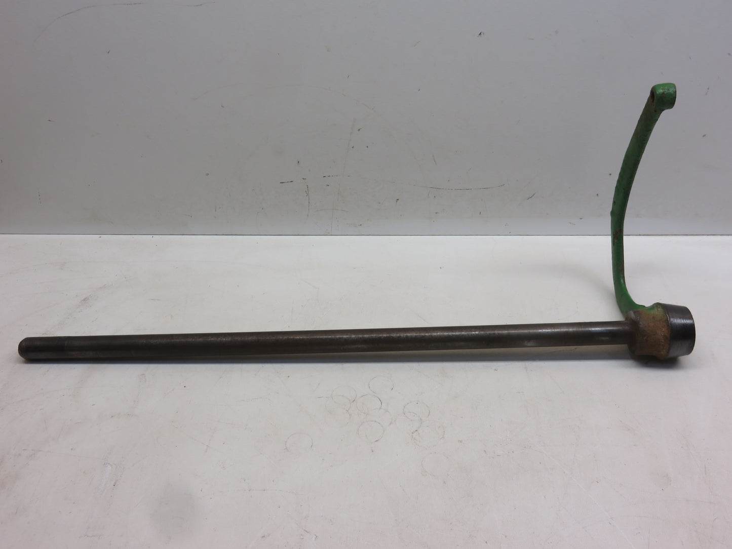 AA3973R, B2534R John Deere Throttle Control Arm With Shaft For A