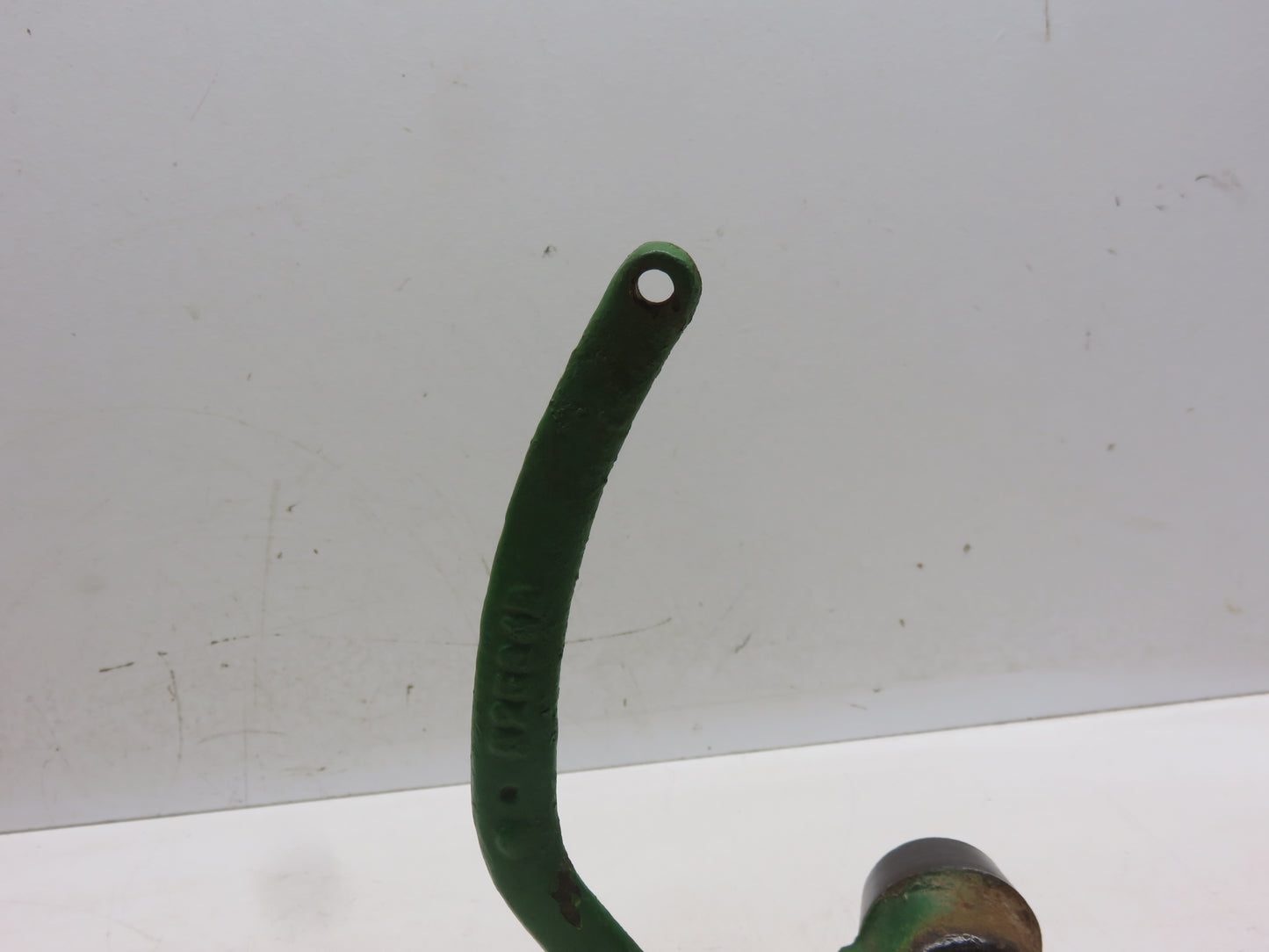 AA3973R, B2534R John Deere Throttle Control Arm With Shaft For A