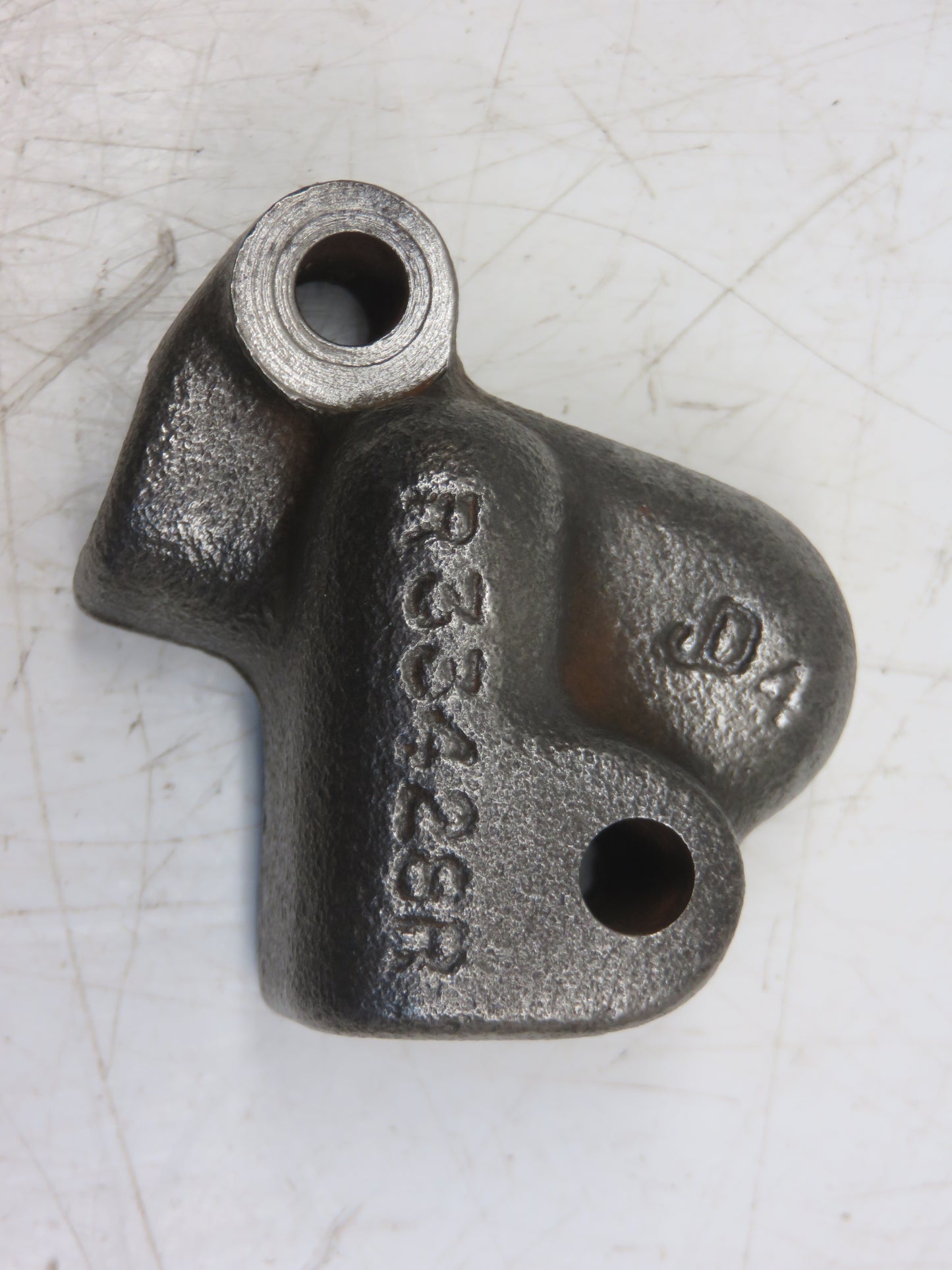 R33428 John Deere Transmission Oil Pump Tube Bracket For Synchro Range 2510, 3020, 4020