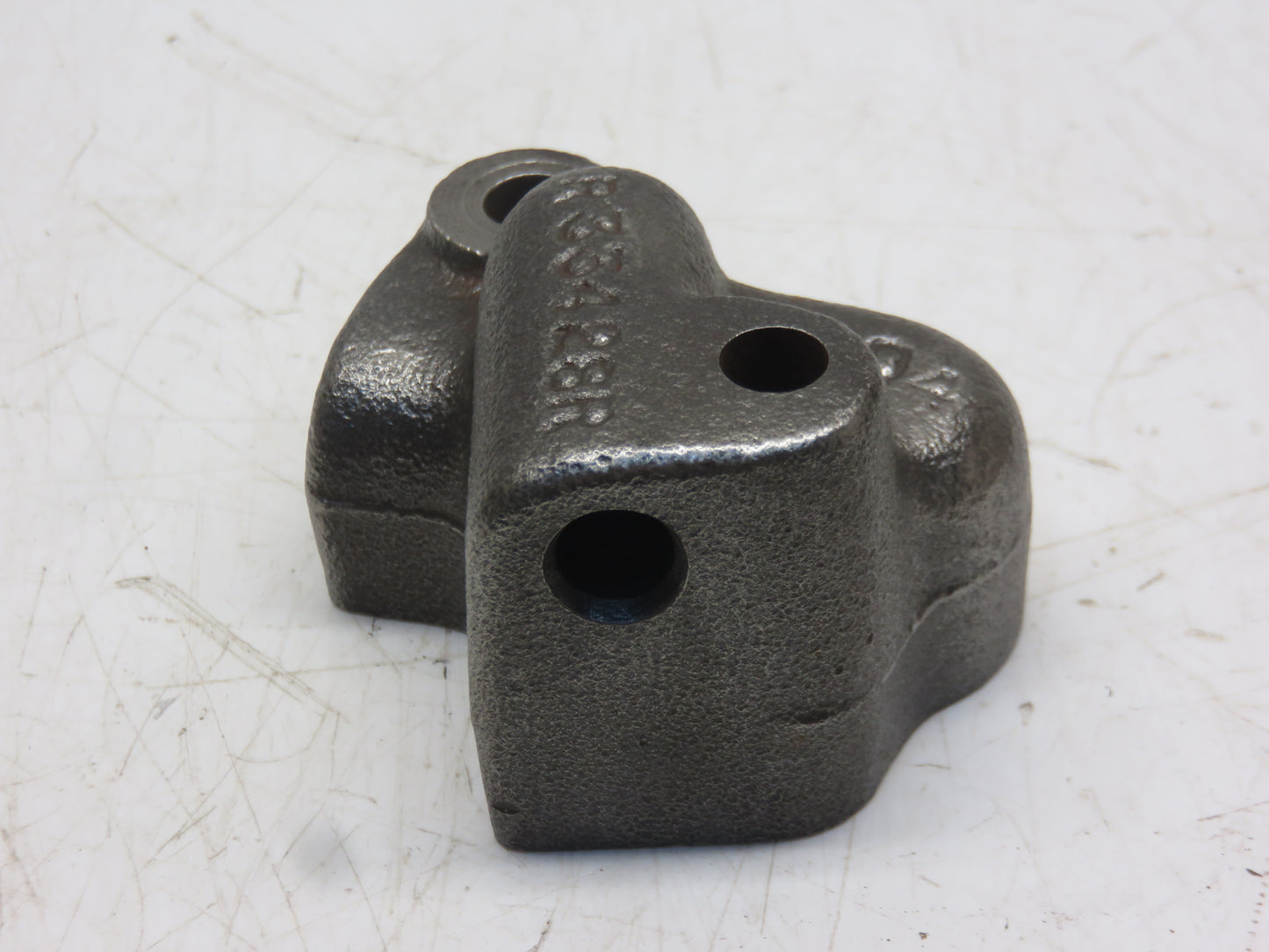 R33428 John Deere Transmission Oil Pump Tube Bracket For Synchro Range 2510, 3020, 4020