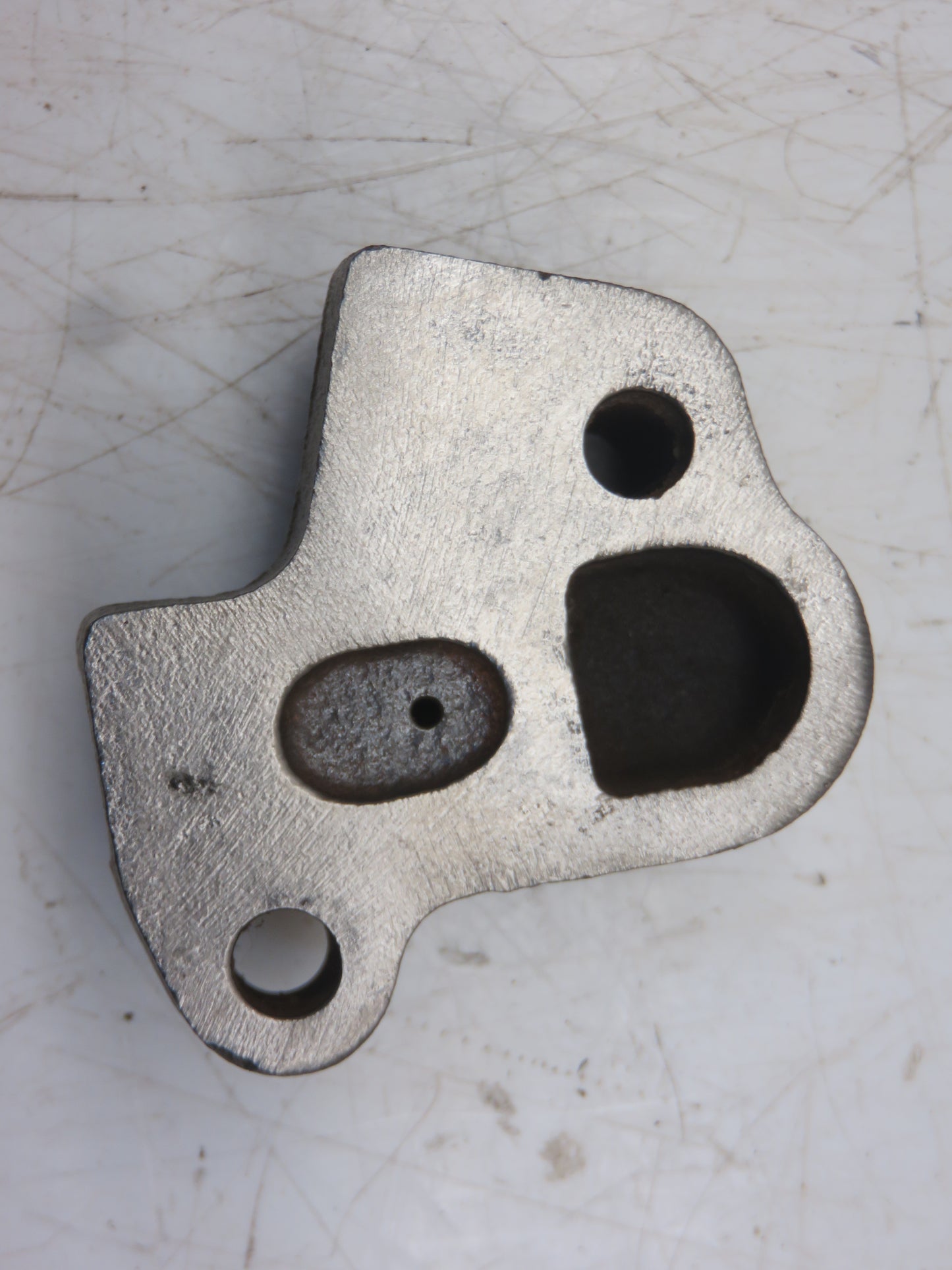 R33428 John Deere Transmission Oil Pump Tube Bracket For Synchro Range 2510, 3020, 4020