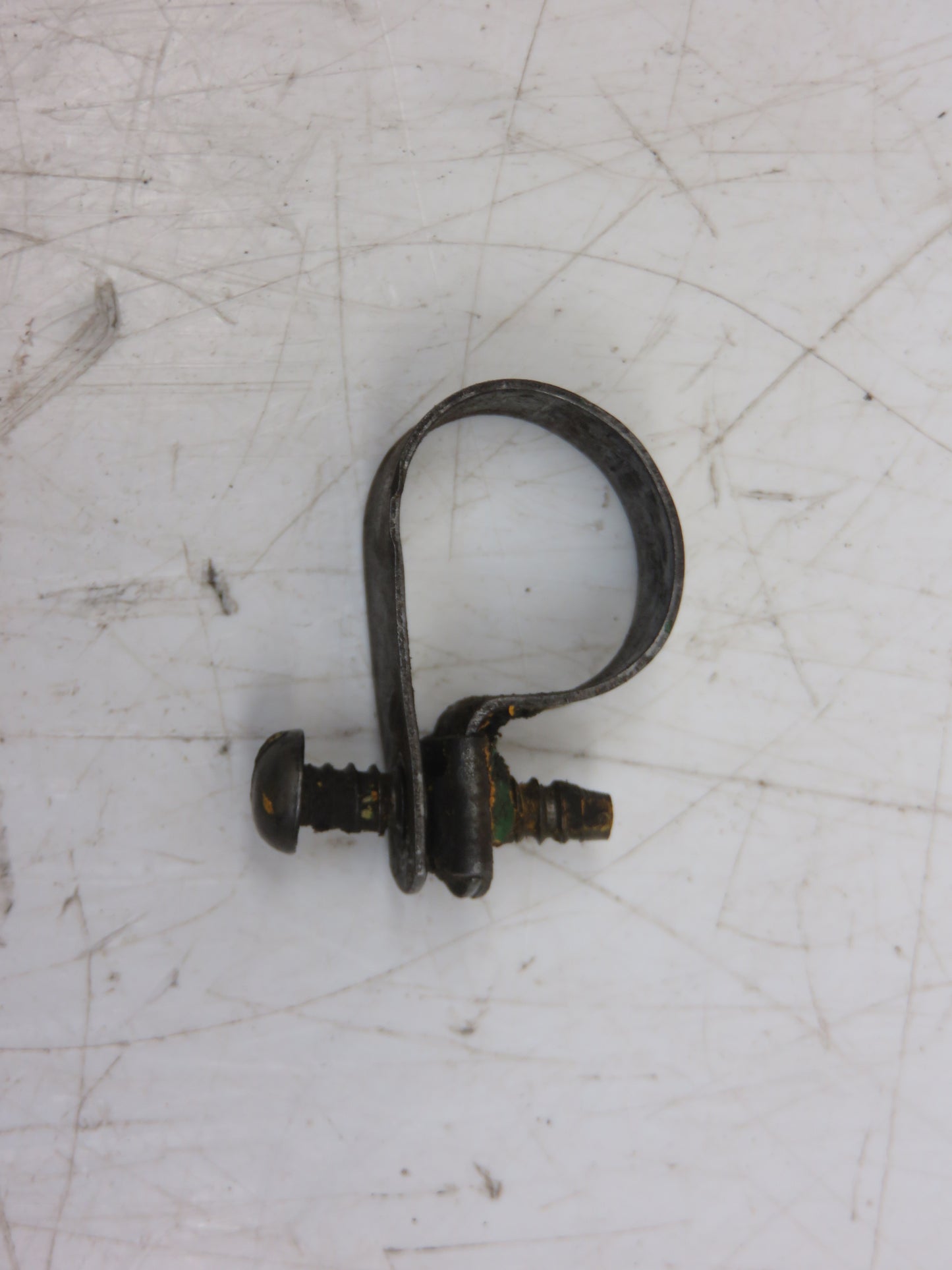 AM1120T, AM2985T John Deere Tube Clamp For M, 40, 320, 420, 330, 430, 435