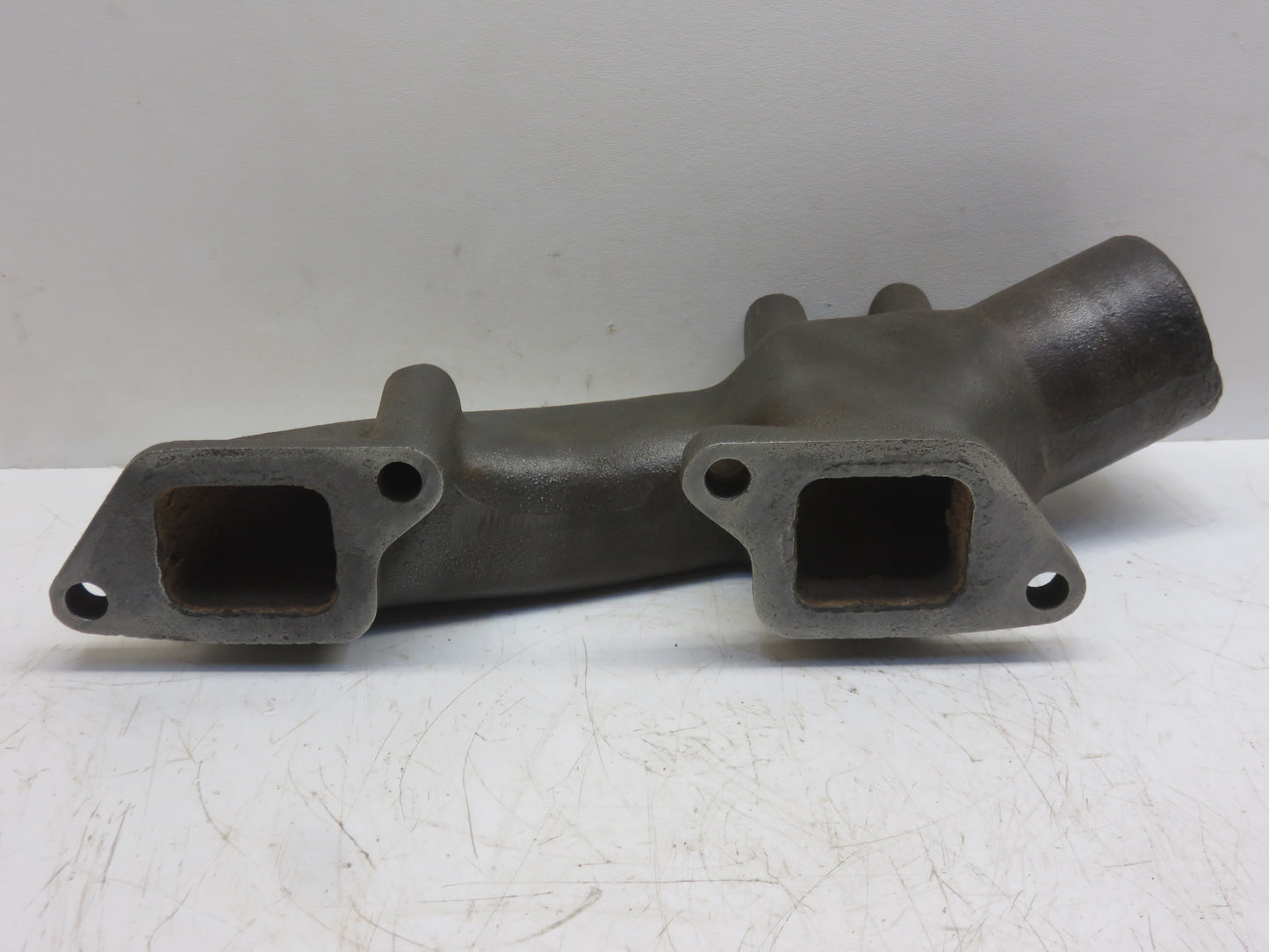 M1520T John Deere Upper Water Manifold For 40
