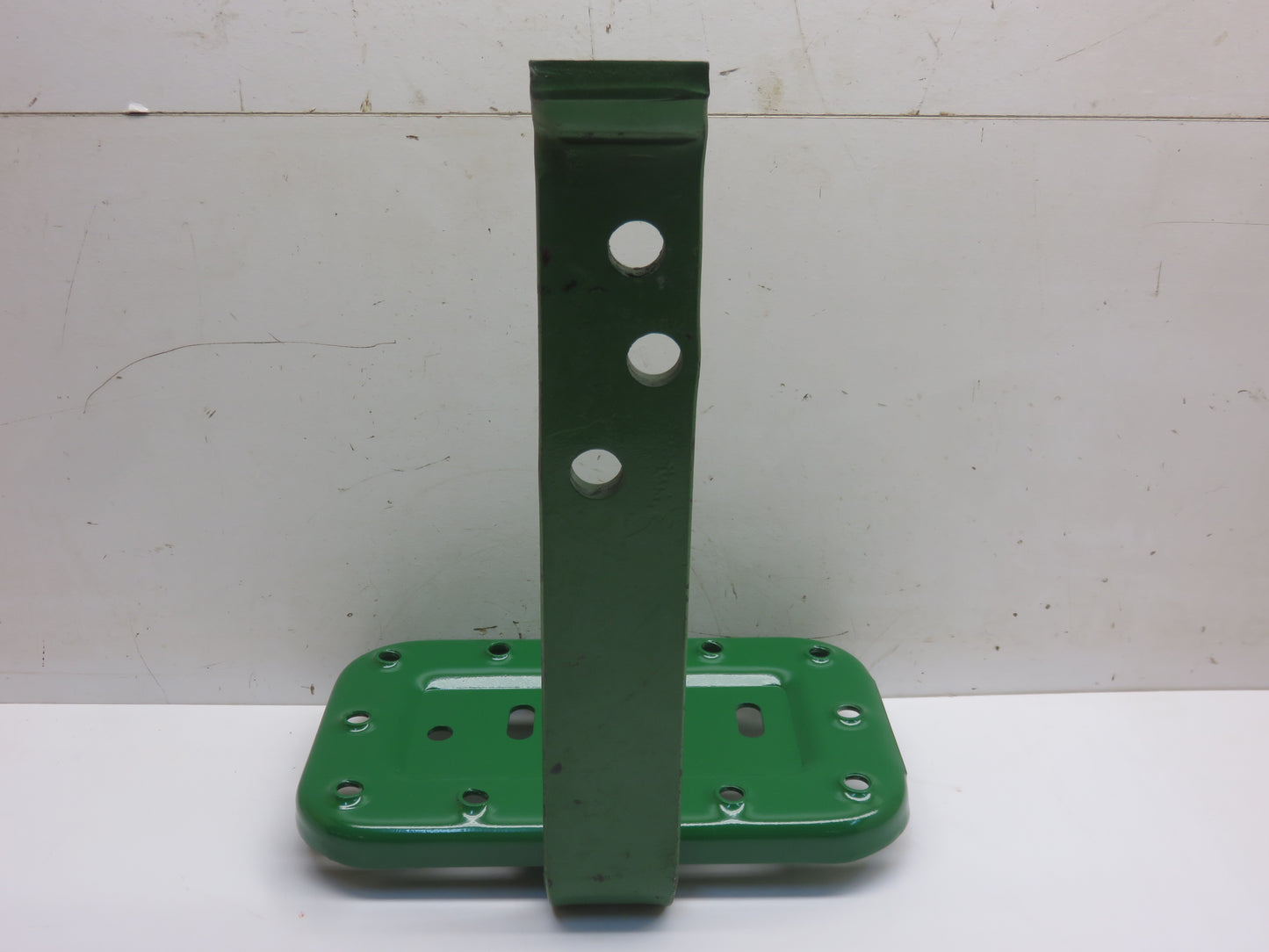 F3196R John Deere Standard Front Step Bracket For 620, 720, 630, 730