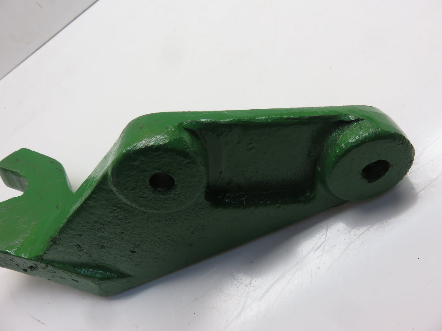 R32117 John Deere Right Hand Cylinder Hanger For 3010, 4010, 2510, 2520, 3020, 4020