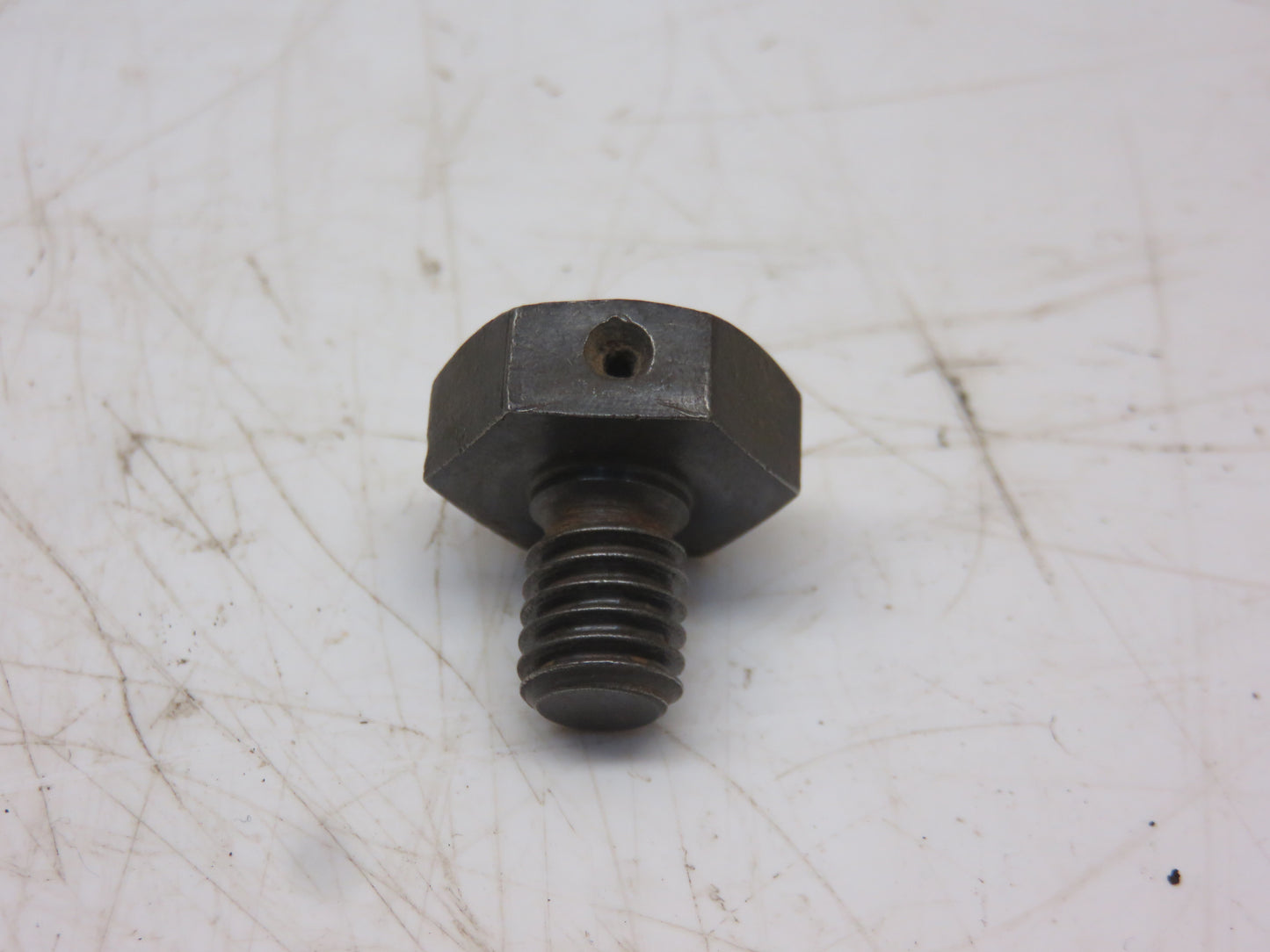 R28055 John Deere Hydraulic Pump Drive Bolt For 3010, 4010, 5010