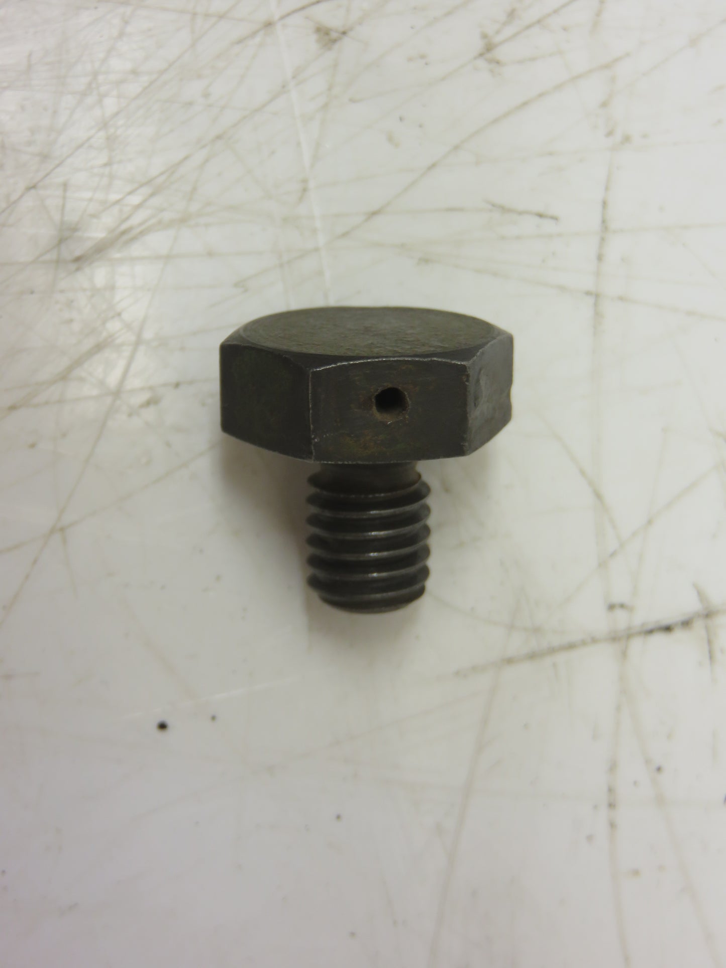 R28055 John Deere Hydraulic Pump Drive Bolt For 3010, 4010, 5010