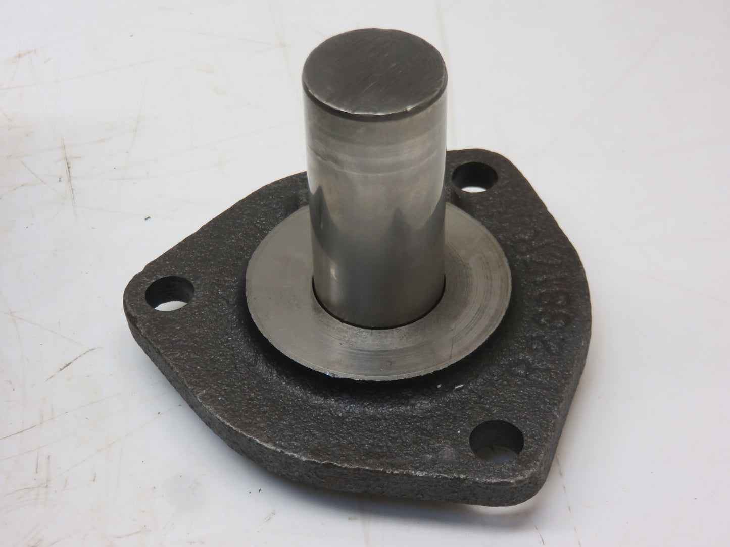 AR26925, R26817 John Deere Countershaft Bearing Retainer For 4010