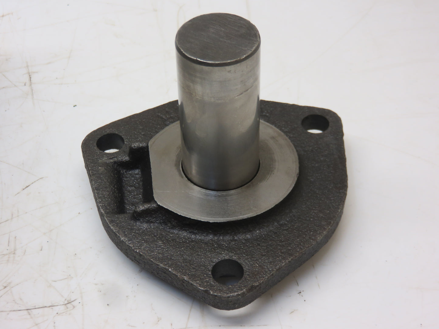 AR26925, R26817 John Deere Countershaft Bearing Retainer For 4010