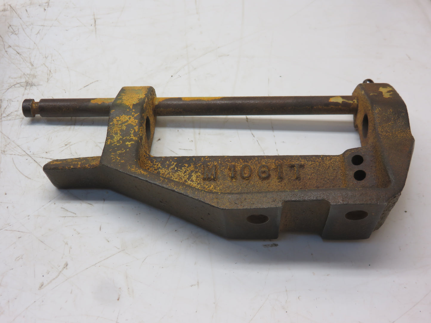 T10906T, M1061T, AM492T John Deere Throttle Control Bracket For M, MI, MT, 40