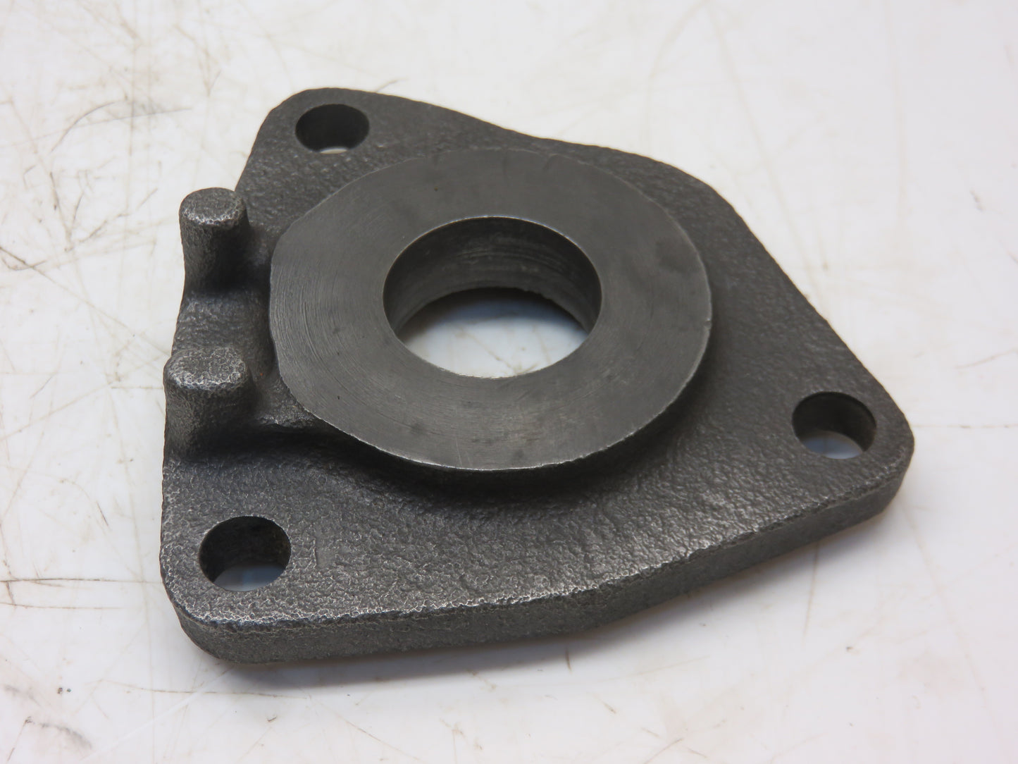 R33515 John Deere Countershaft Bearing Retainer For 3020, 4030