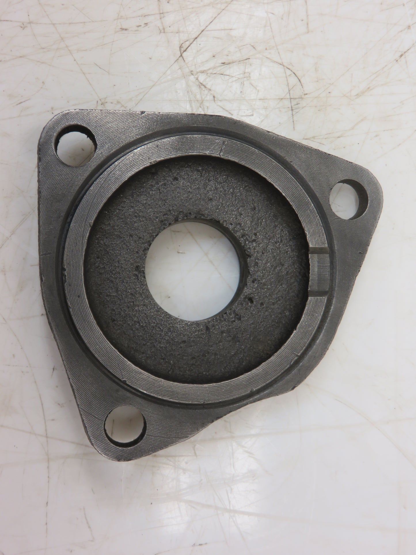 R33515 John Deere Countershaft Bearing Retainer For 3020, 4030