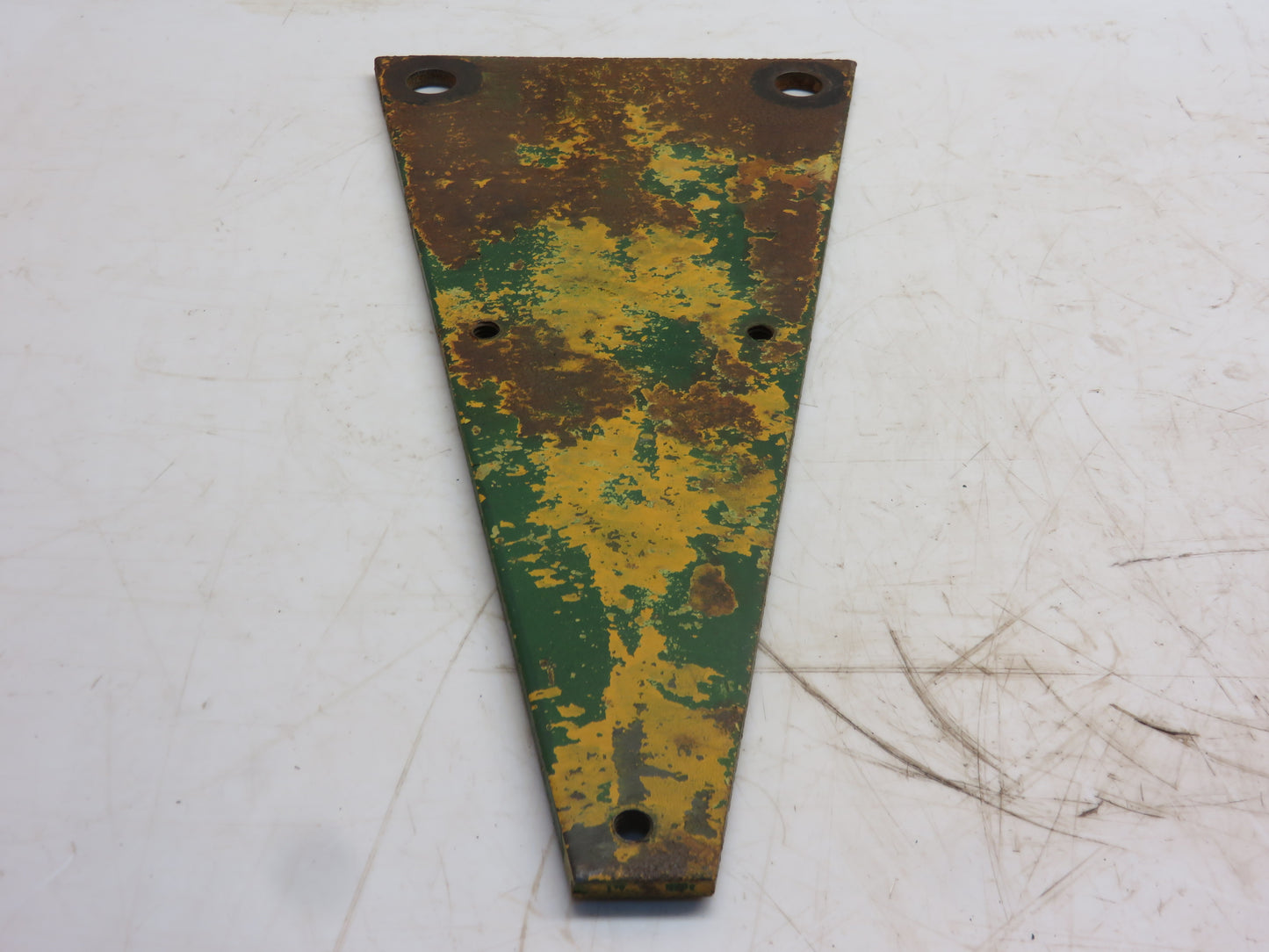 M2528T John Deere Fender Attaching Plate For 40