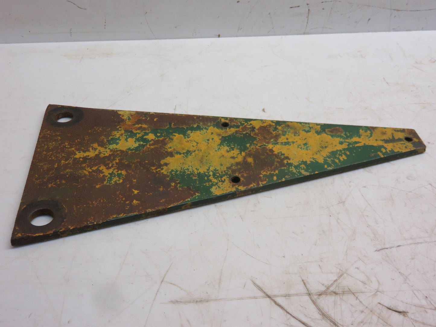 M2528T John Deere Fender Attaching Plate For 40
