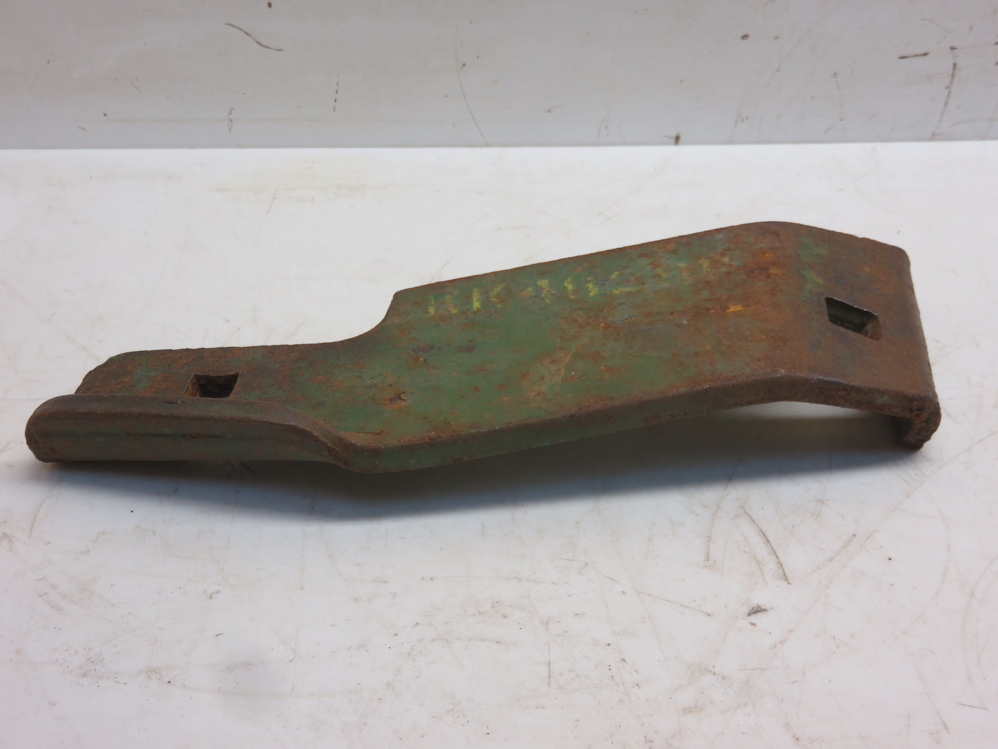 KK4828BW John Deere Right Hand Angling Bar Bracket For J Disc