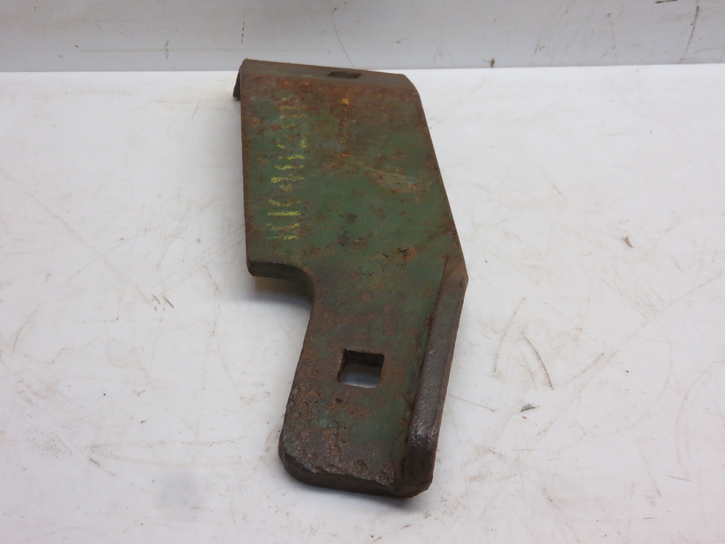 KK4828BW John Deere Right Hand Angling Bar Bracket For J Disc