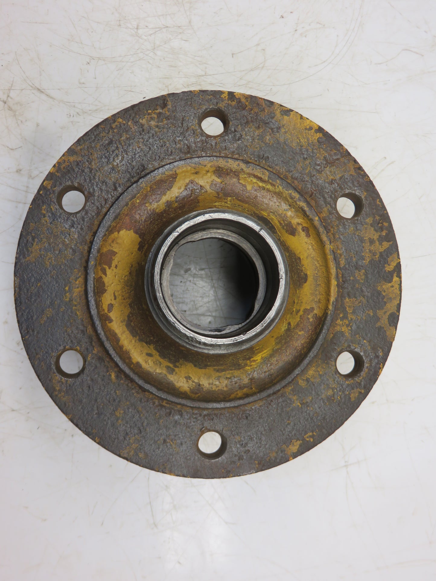 AM953T, AM977T John Deere Front Wheel Hub For M, 40, 320, 420, 330, 430, 435