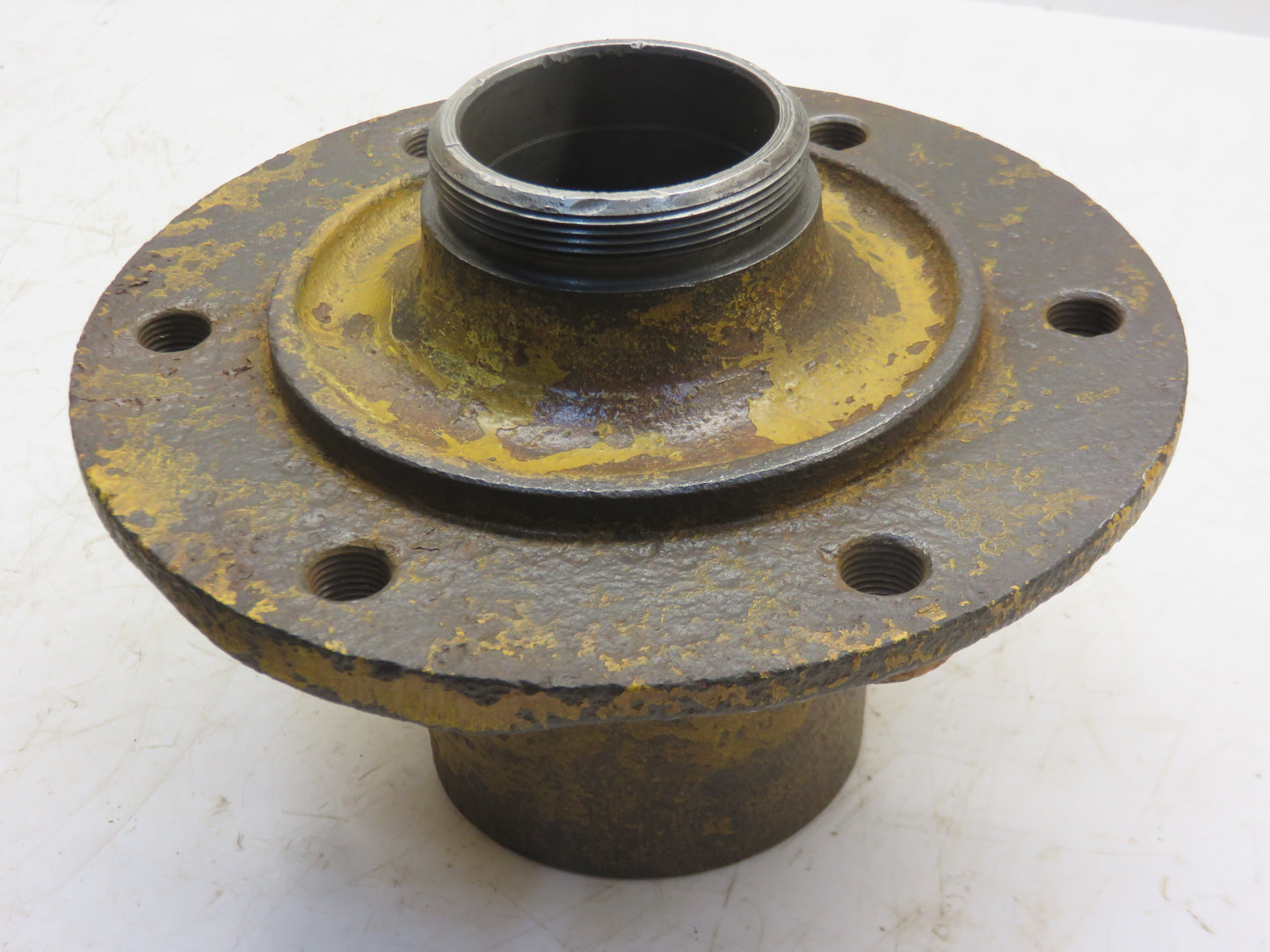 AM953T, AM977T John Deere Front Wheel Hub For M, 40, 320, 420, 330, 430, 435