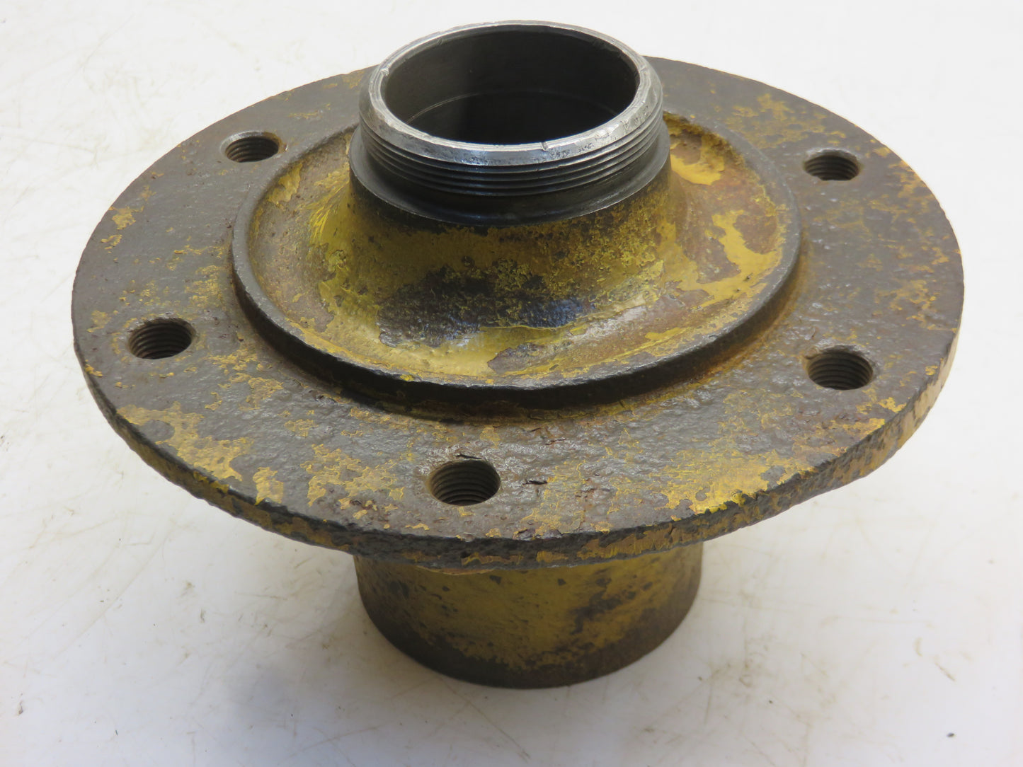 AM953T, AM977T John Deere Front Wheel Hub For M, 40, 320, 420, 330, 430, 435