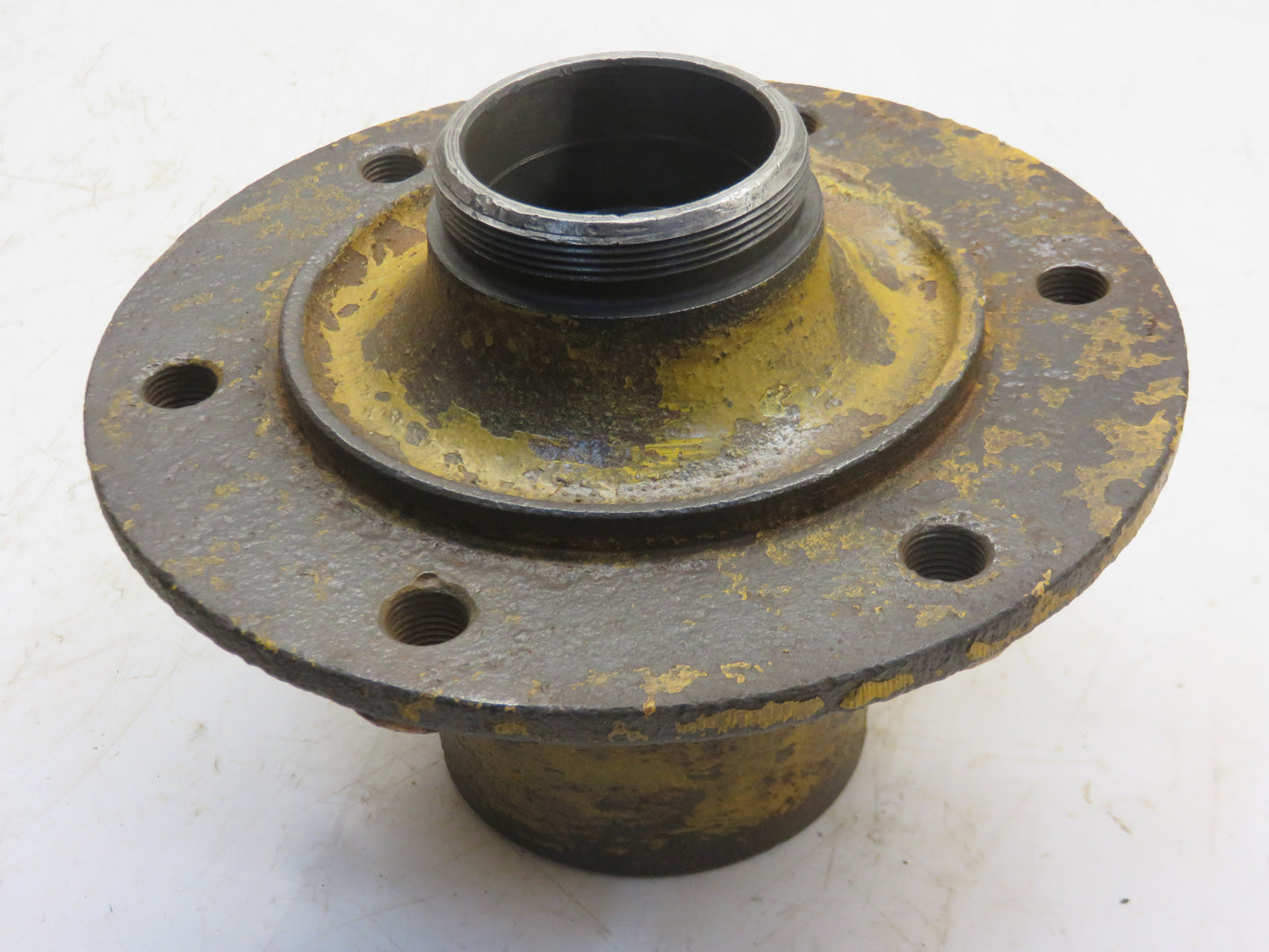 AM953T, AM977T John Deere Front Wheel Hub For M, 40, 320, 420, 330, 430, 435