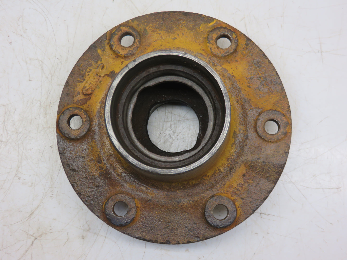 AM953T, AM977T John Deere Front Wheel Hub For M, 40, 320, 420, 330, 430, 435