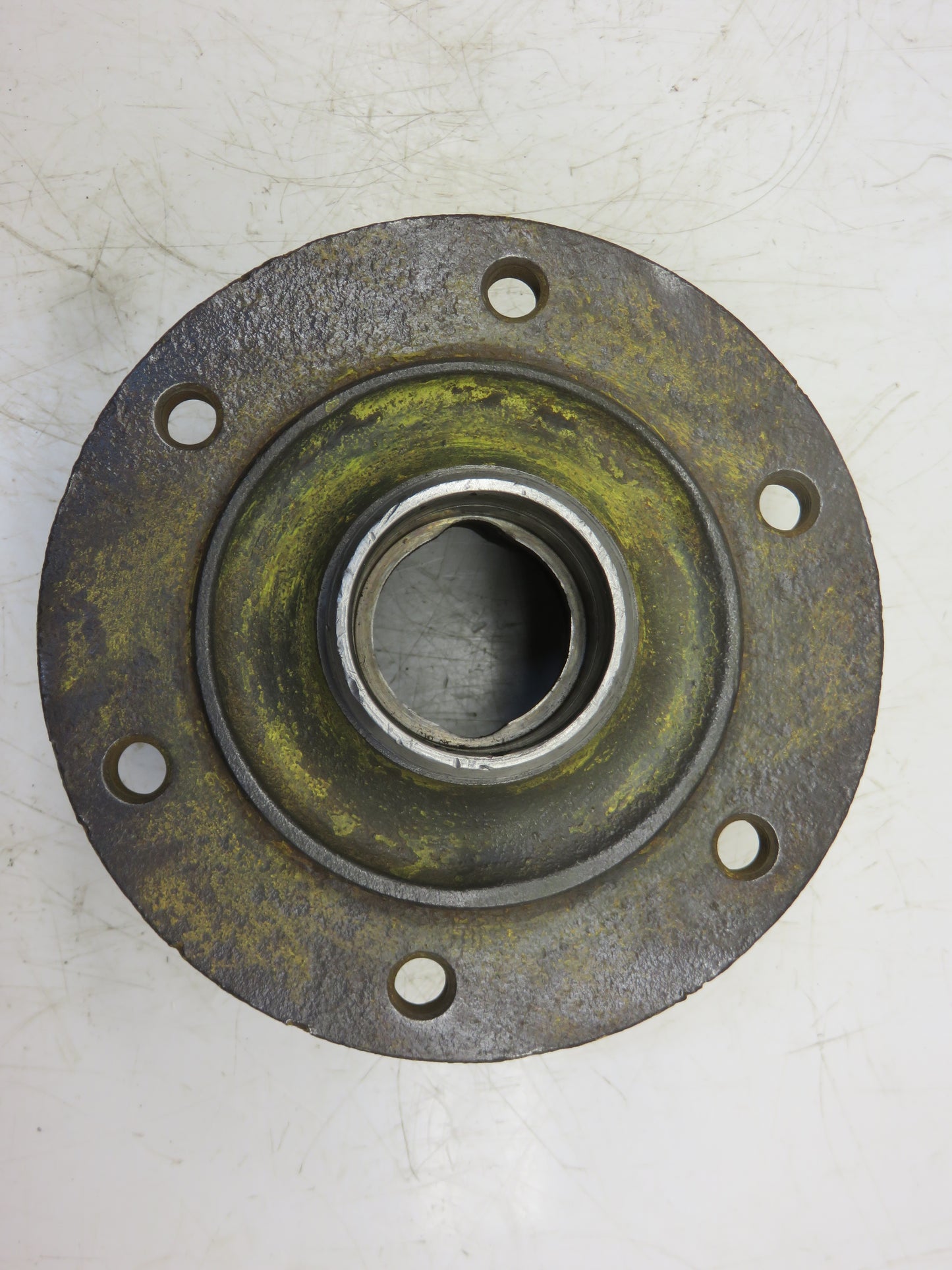 AM953T, AM977T John Deere Front Wheel Hub For M, 40, 320, 420, 330, 430, 435