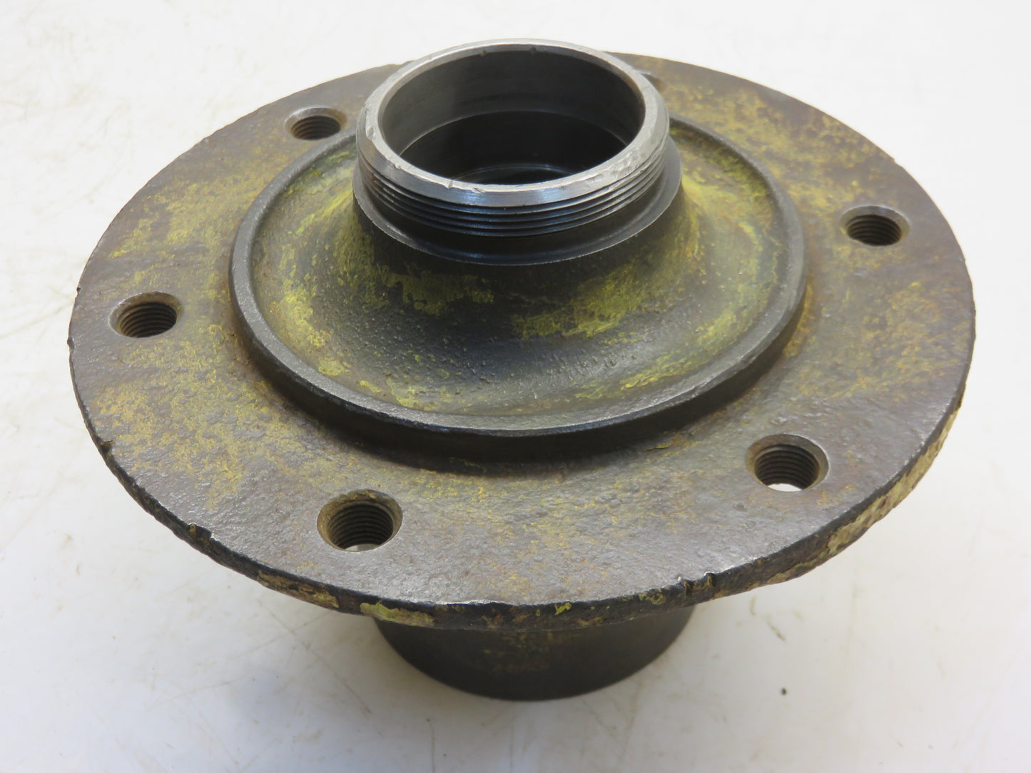 AM953T, AM977T John Deere Front Wheel Hub For M, 40, 320, 420, 330, 430, 435