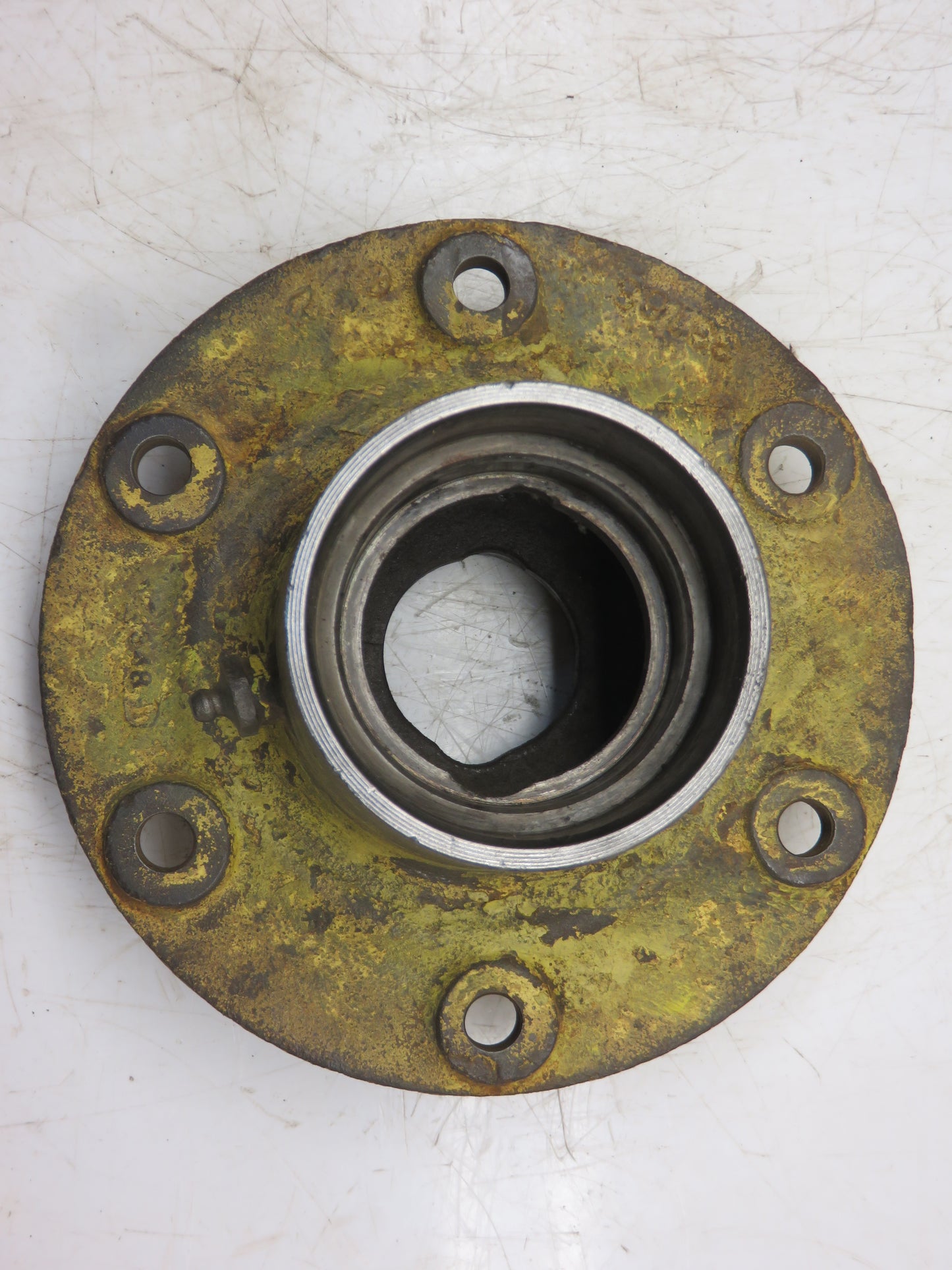 AM953T, AM977T John Deere Front Wheel Hub For M, 40, 320, 420, 330, 430, 435