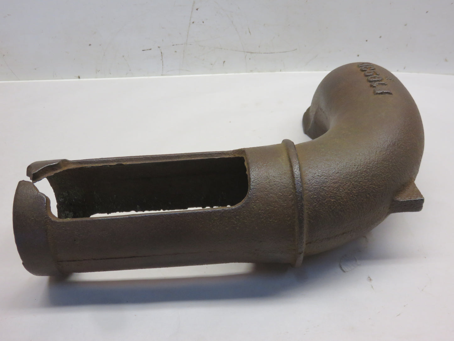 D1093R John Deere Vertical Air Cleaner Elbow For D