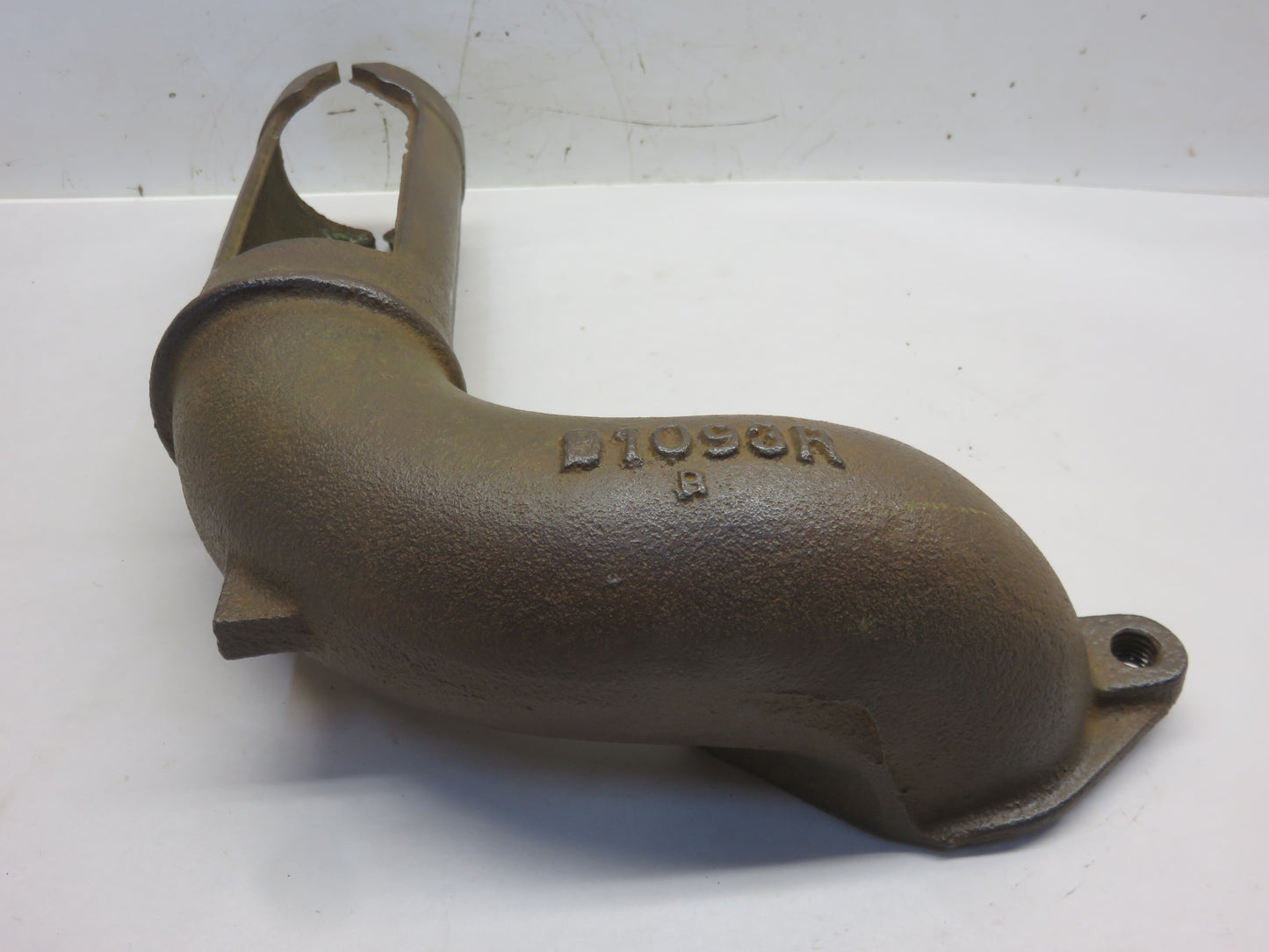 D1093R John Deere Vertical Air Cleaner Elbow For D