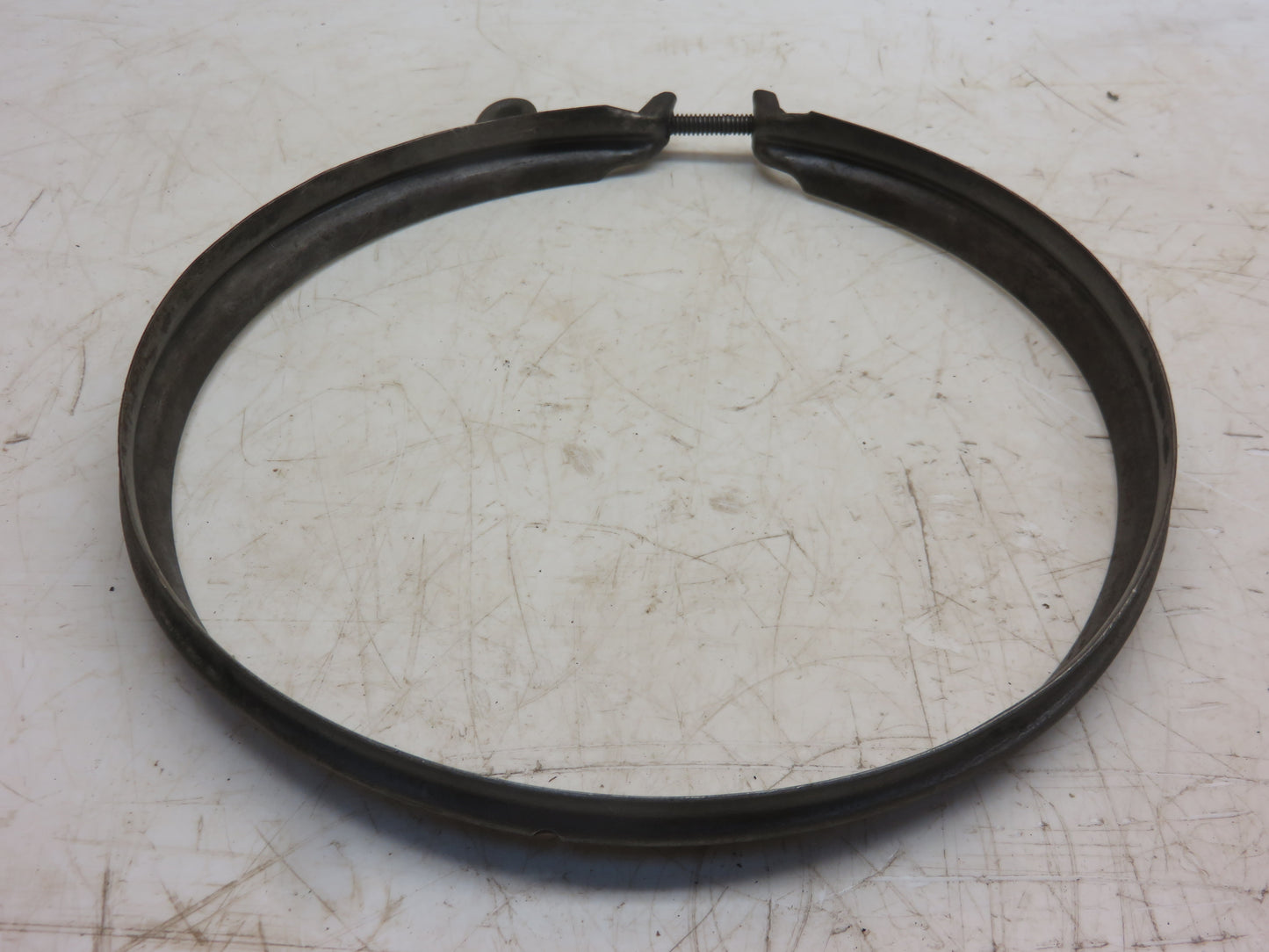 AD1896R John Deere Air Cleaner Oil Bowl Clamp For D, 70, 720, 730