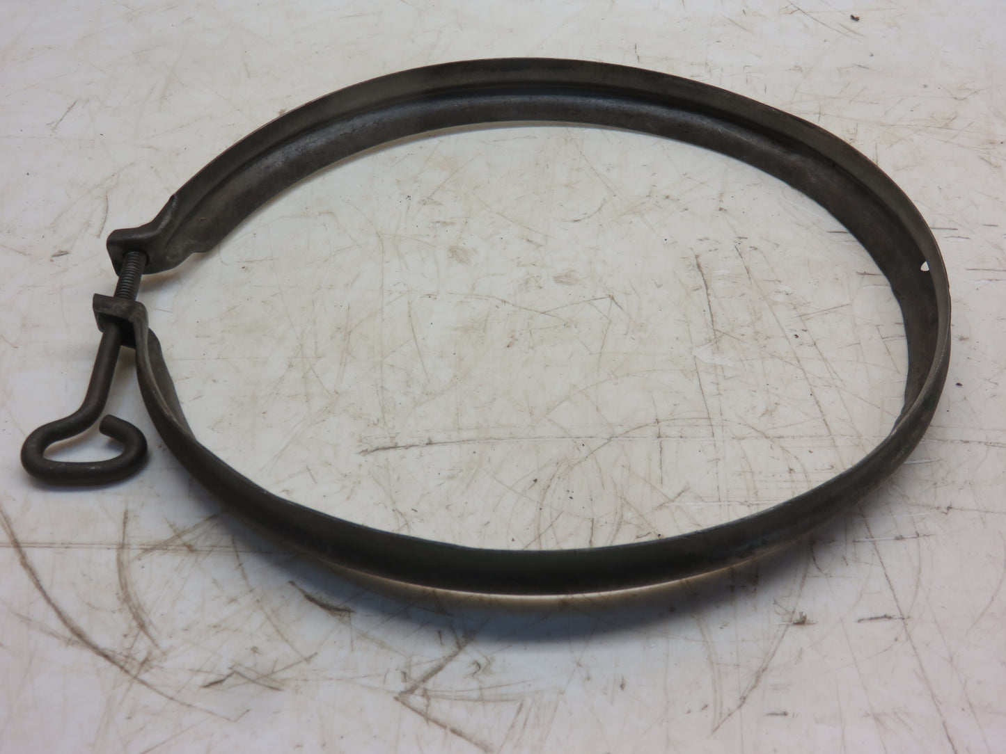 AD1896R John Deere Air Cleaner Oil Bowl Clamp For D, 70, 720, 730