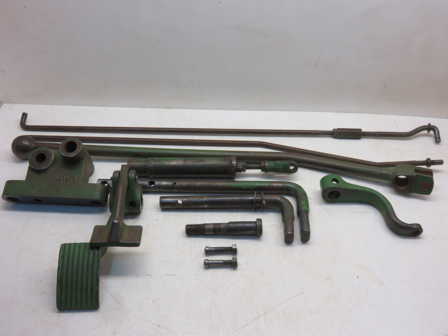 AR1868R John Deere Foot Throttle Kit For 80, 820, 830