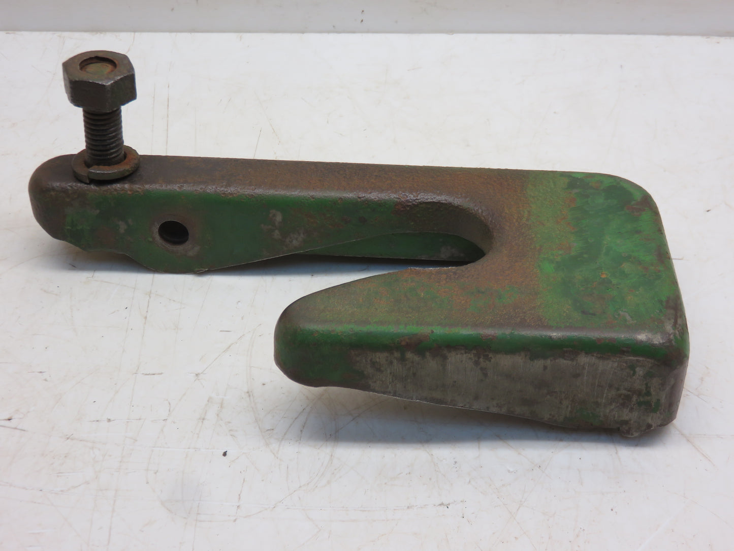 AM690T John Deere Left Implement Attaching Bracket For M, MT