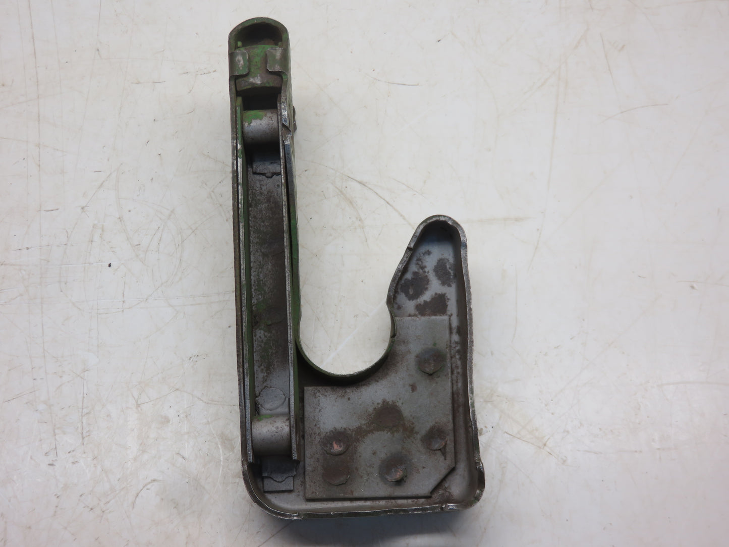 AM690T John Deere Left Implement Attaching Bracket For M, MT