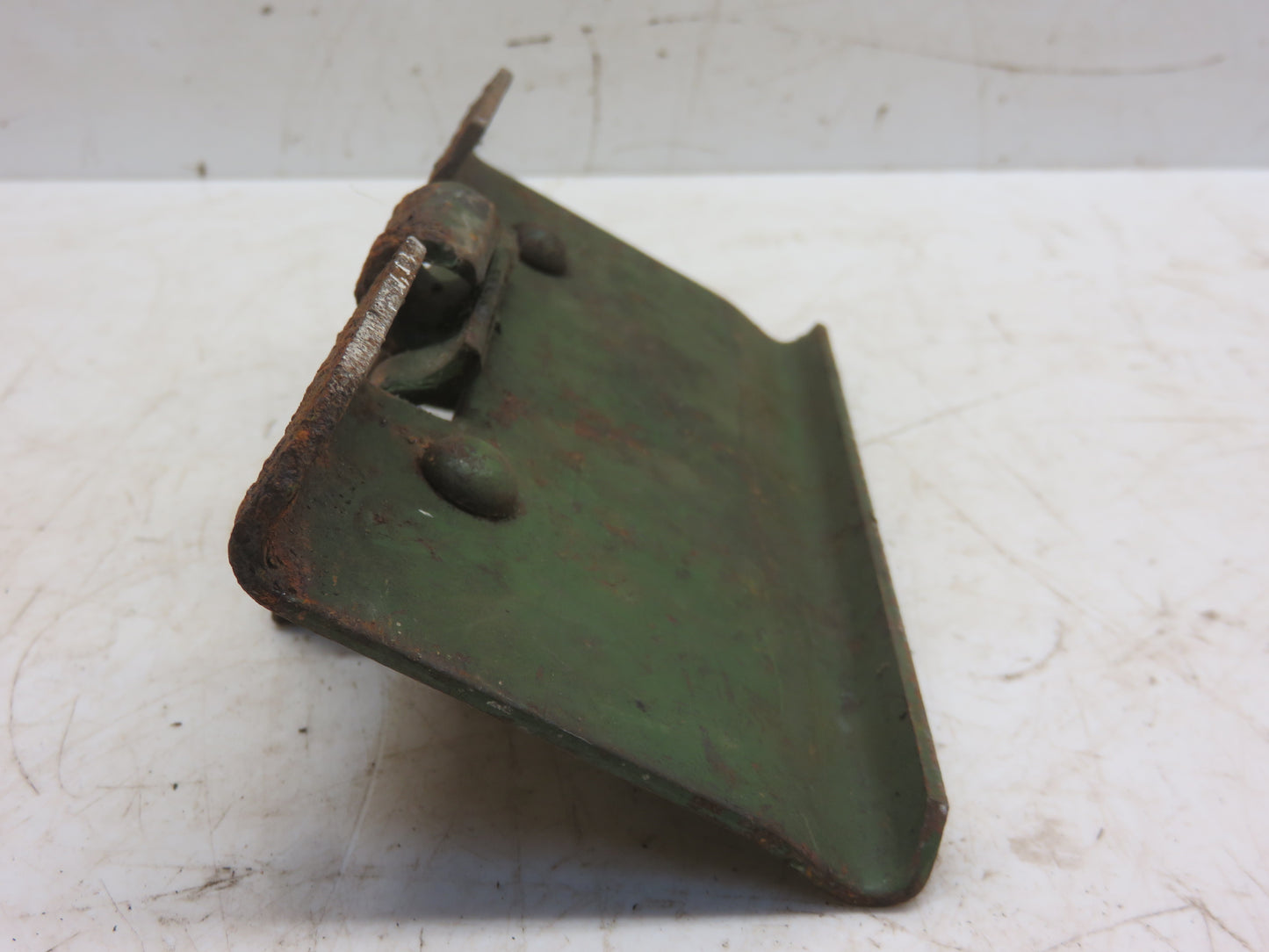AJ8306N John Deere NOS Wagon Elevator Flight Paddle With Link For 101 Corn Picker