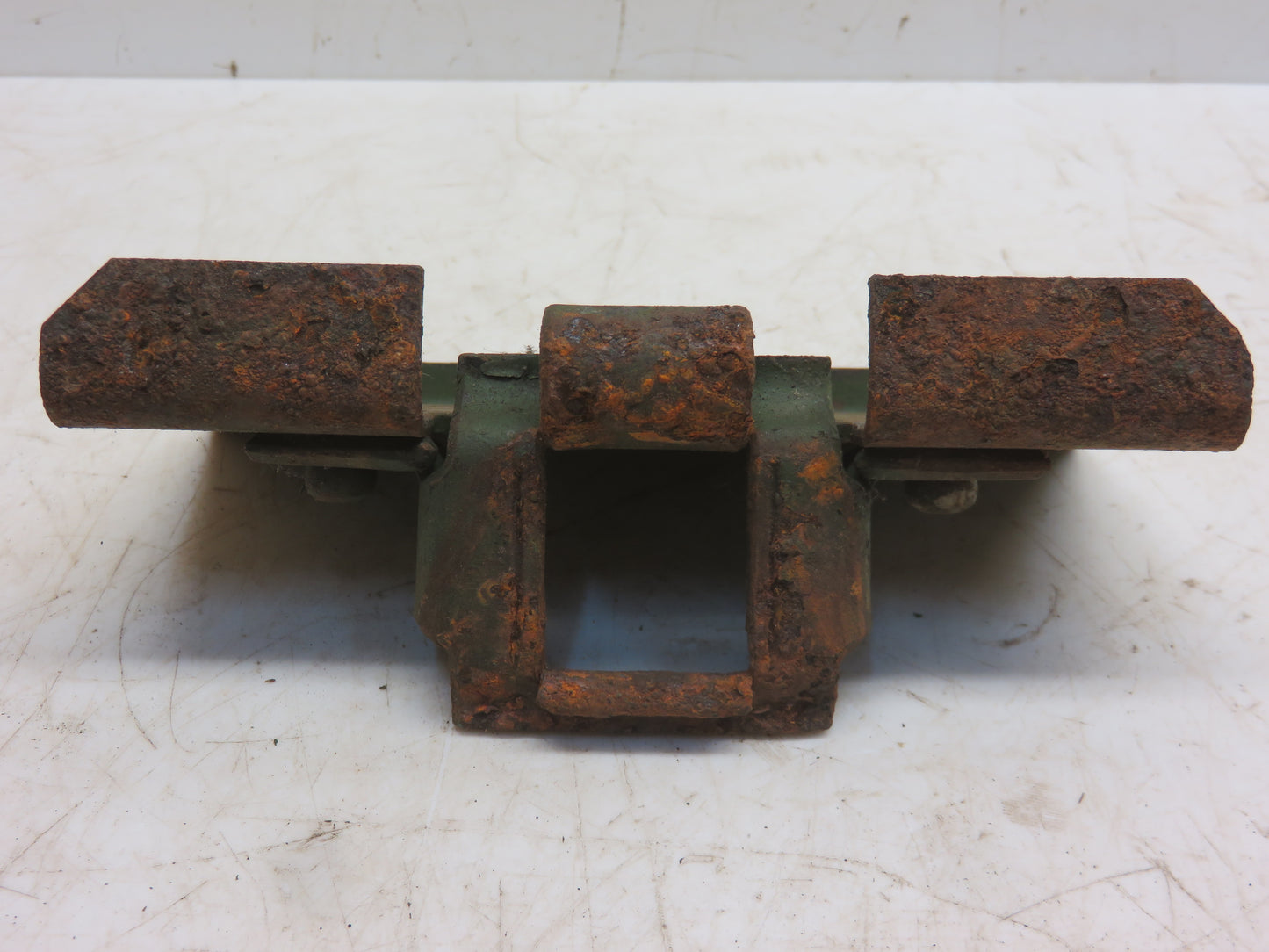 AJ8306N John Deere NOS Wagon Elevator Flight Paddle With Link For 101 Corn Picker