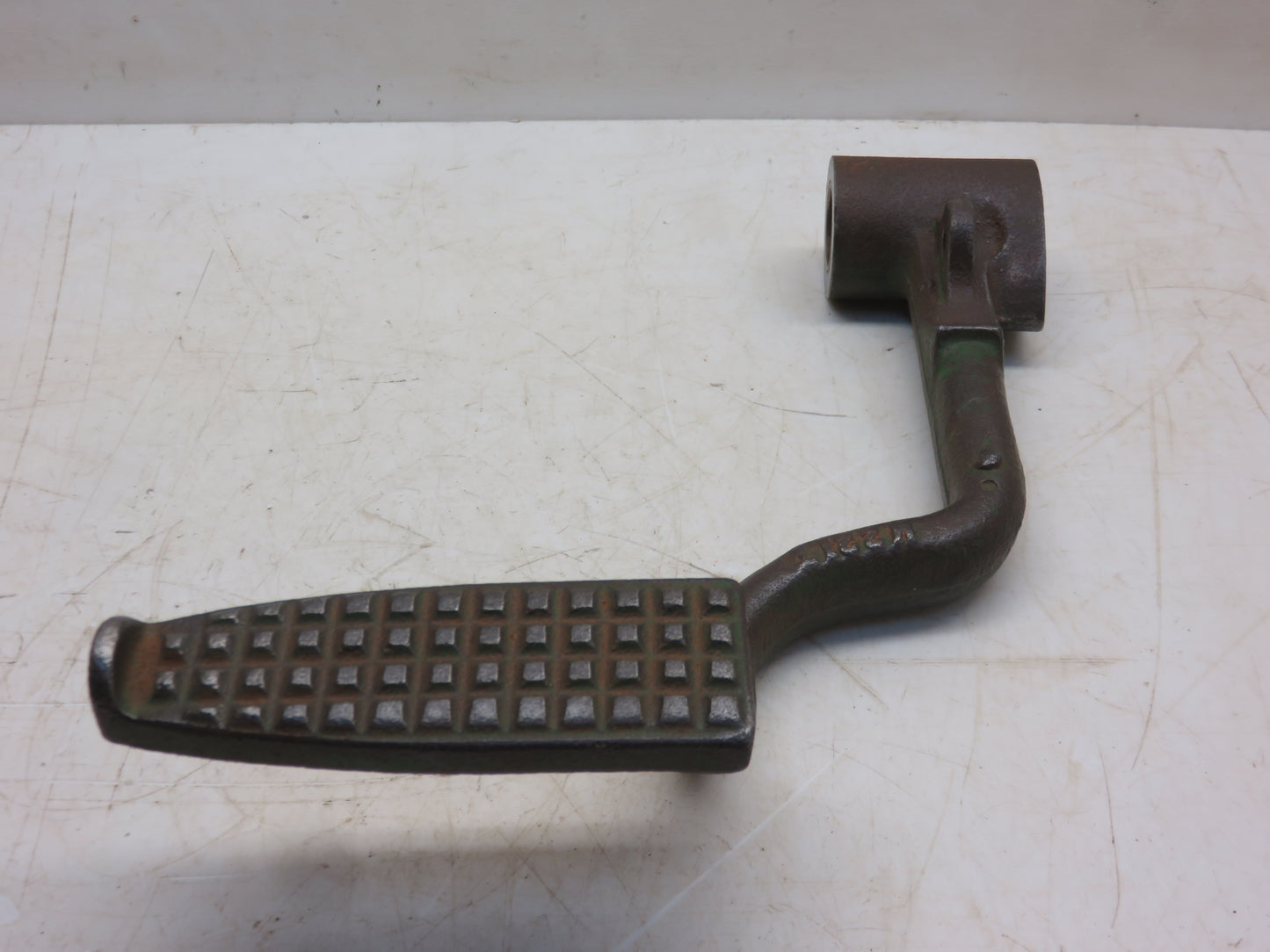 AM334T, M221T John Deere Right Hand Brake Pedal For M, MI