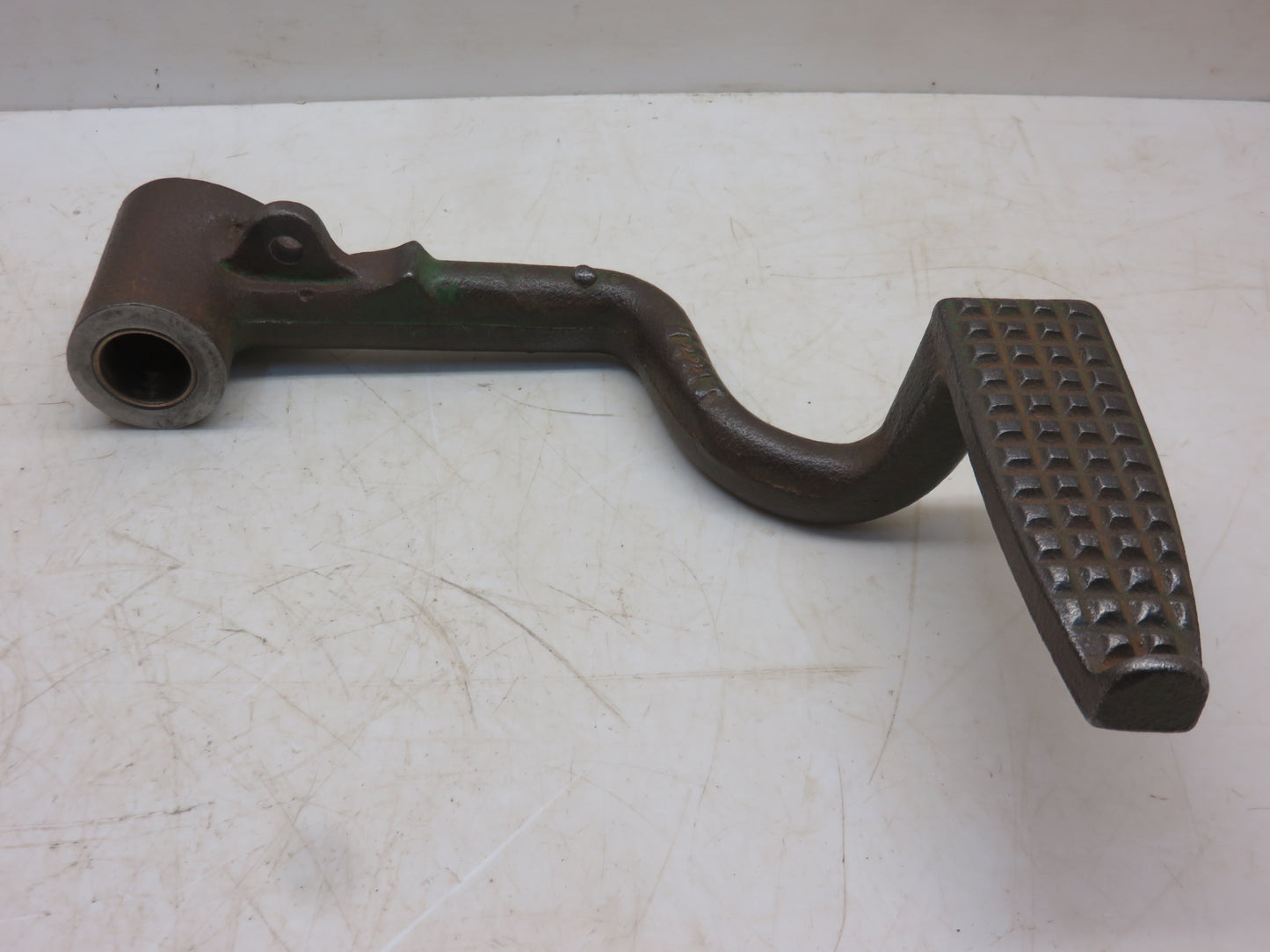 AM334T, M221T John Deere Right Hand Brake Pedal For M, MI