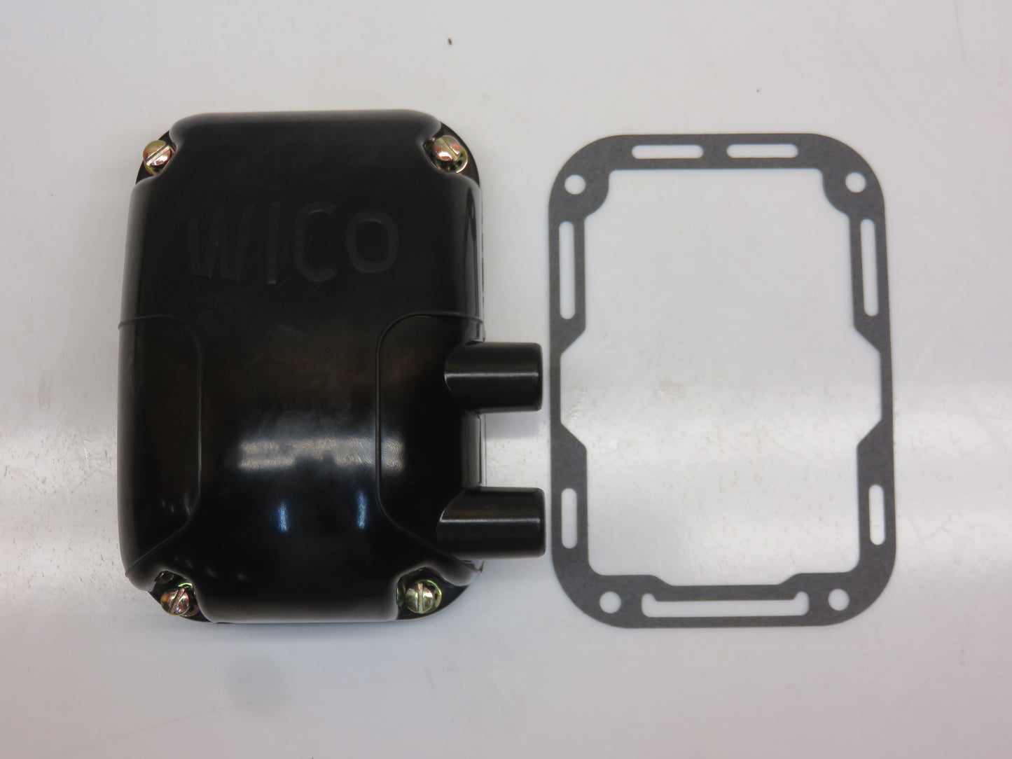 X5643 John Deere Wico X Magneto Cap For A, AR, AO, B, BR, BO, D, G, H, R
