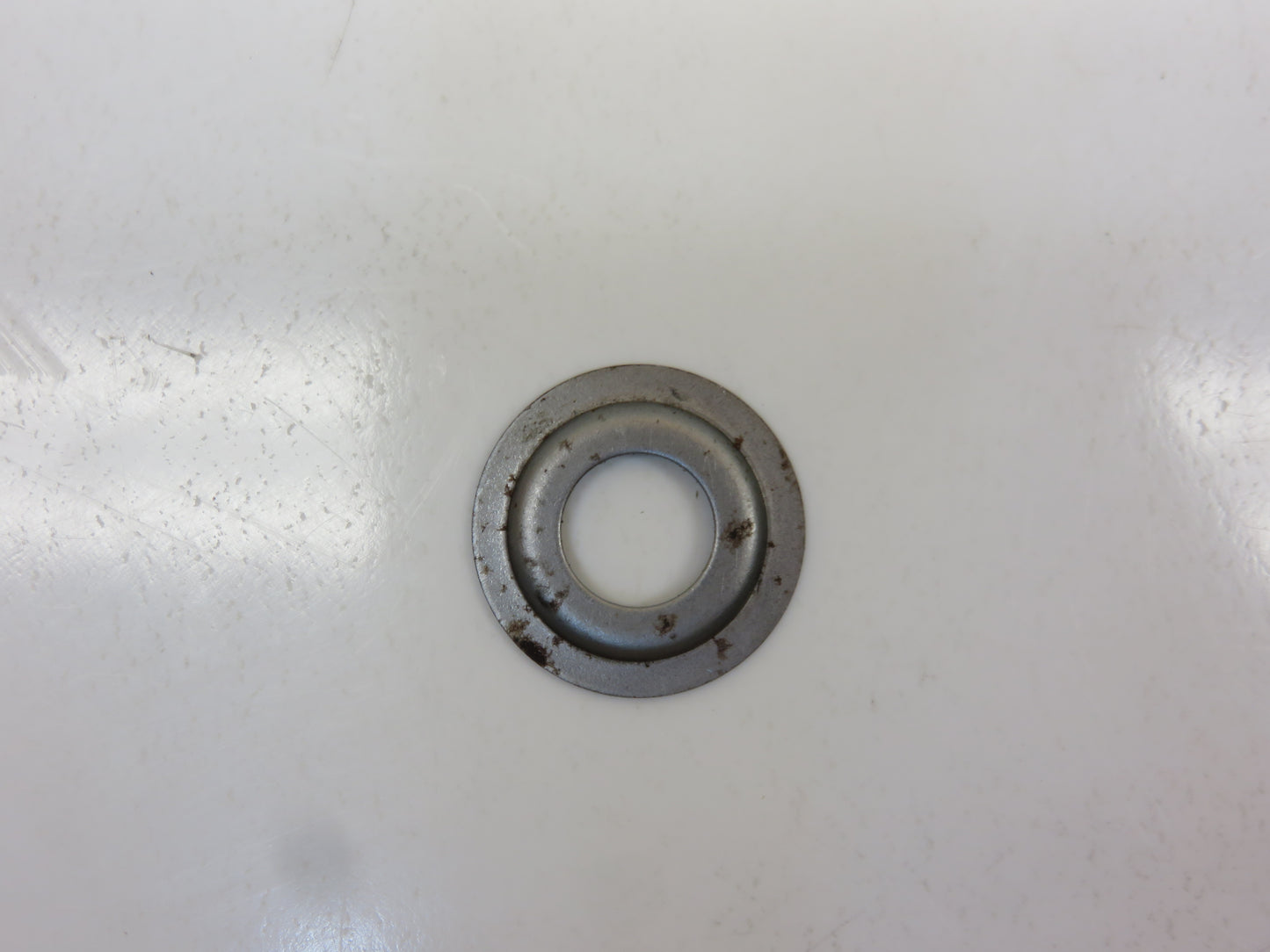 M76084 John Deere Spring Retainer For 240, 245, 260, 265, 285, 320, 325, 335 Lawn Mower