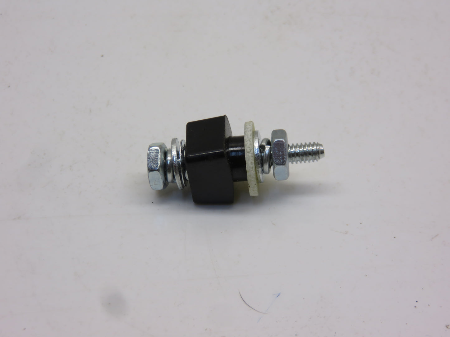 1878405 John Deere Terminal Insulator For Delco Distributor On M, 40, 320, 330