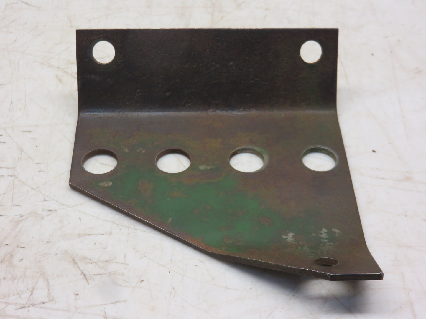 R31642 John Deere Selective Control Oil Line Bracket For 3010