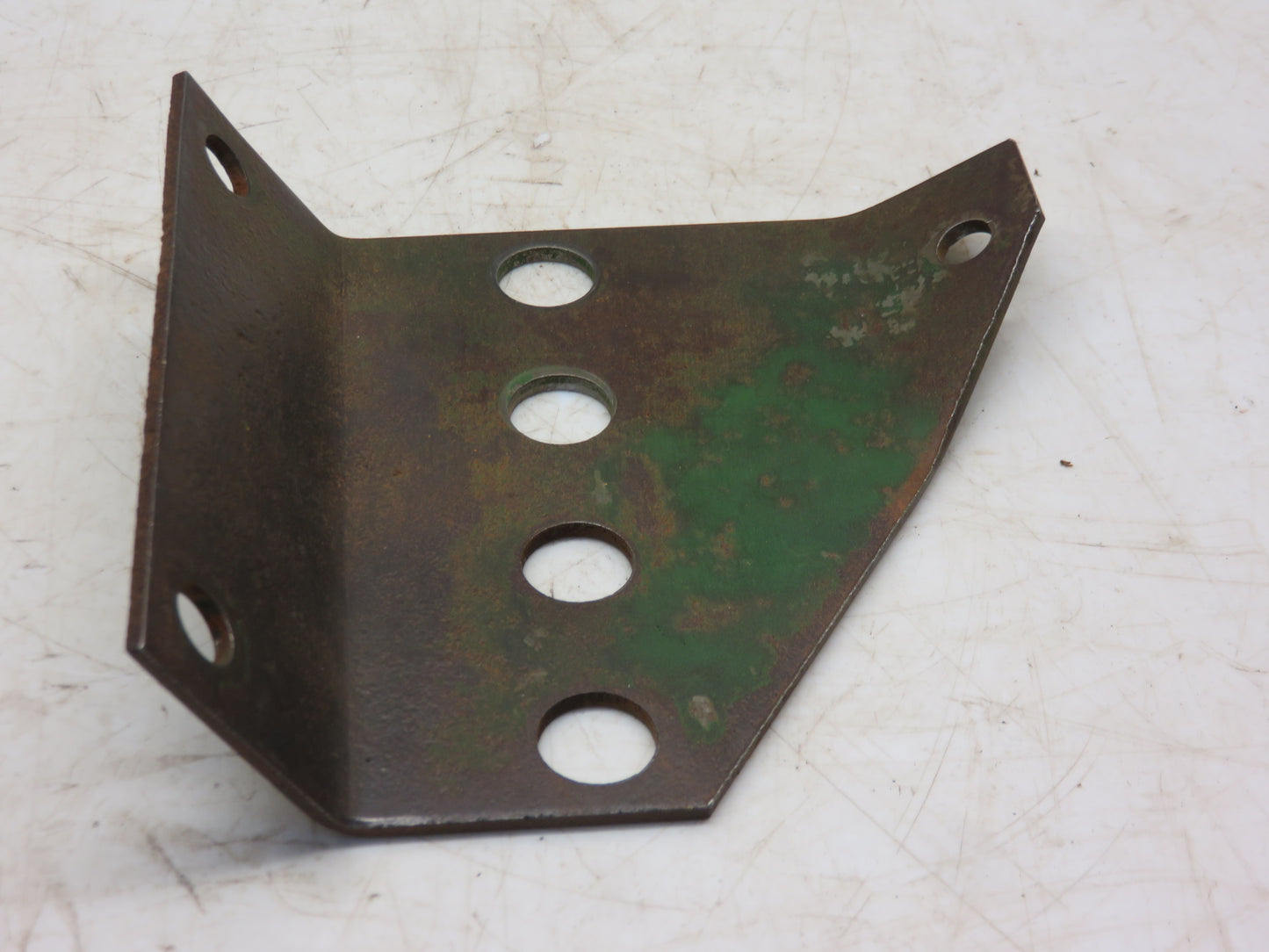 R31642 John Deere Selective Control Oil Line Bracket For 3010