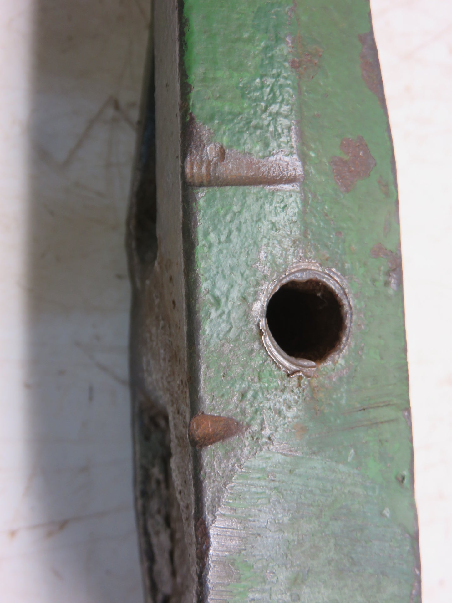 R20415R, R20414R John Deere Left Hand Cylinder Hanger For 520, 620, 720, 530, 630, 730