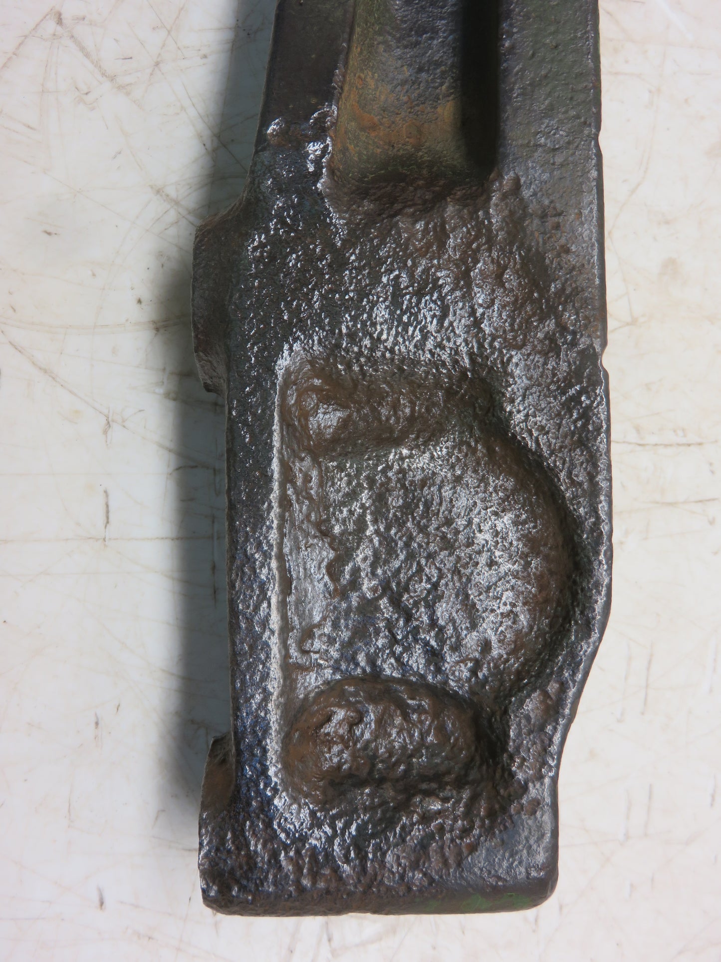 R20415R, R20414R John Deere Left Hand Cylinder Hanger For 520, 620, 720, 530, 630, 730