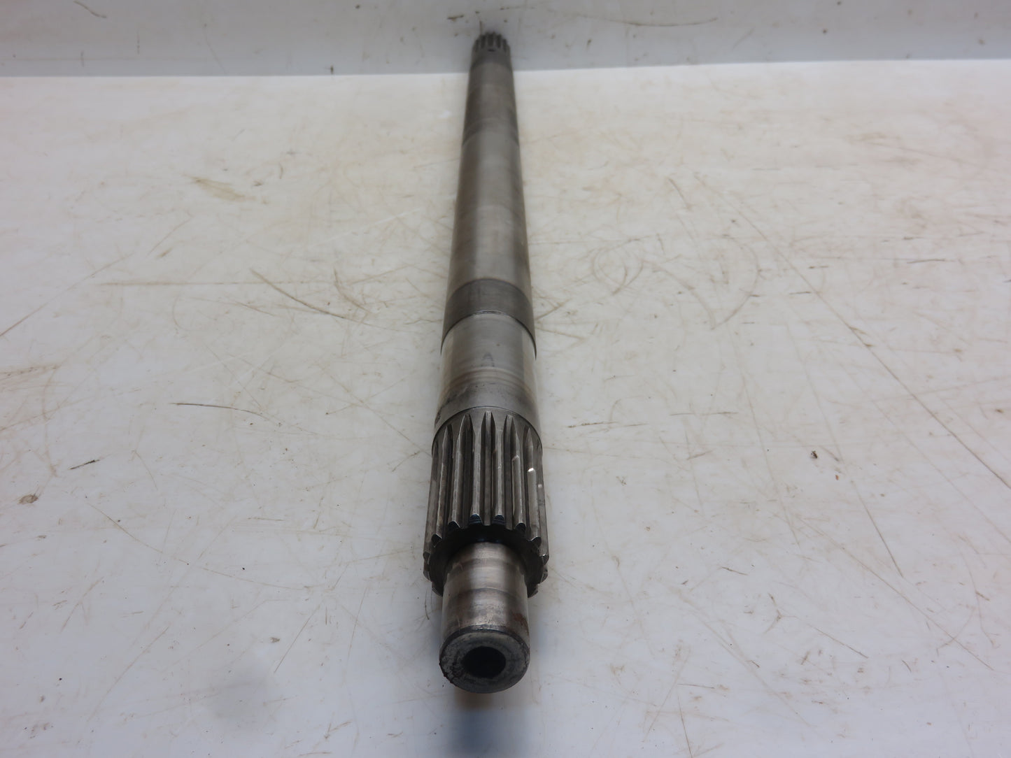 R33927 John Deere Syncro Range Transmission Input Shaft For 3020