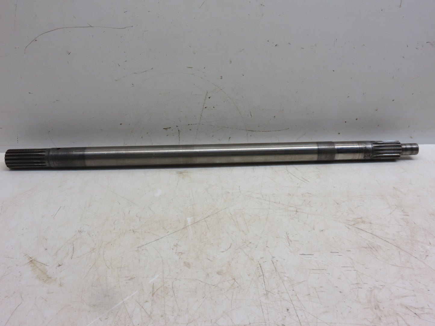 R33927 John Deere Syncro Range Transmission Input Shaft For 3020