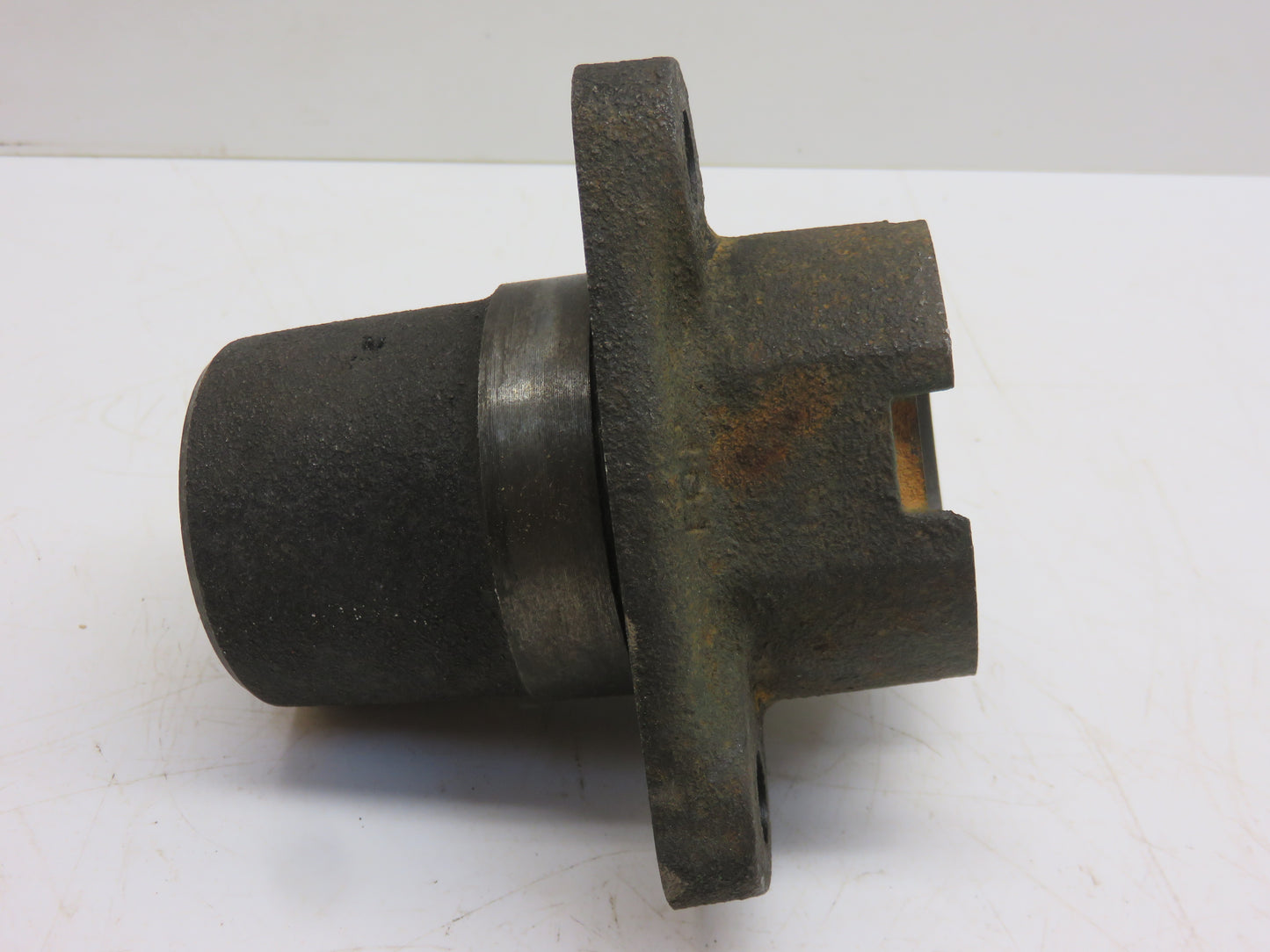 AR924R, R136R John Deere Left Hand Camshaft Bearing Housing For R, 80, 820, 830